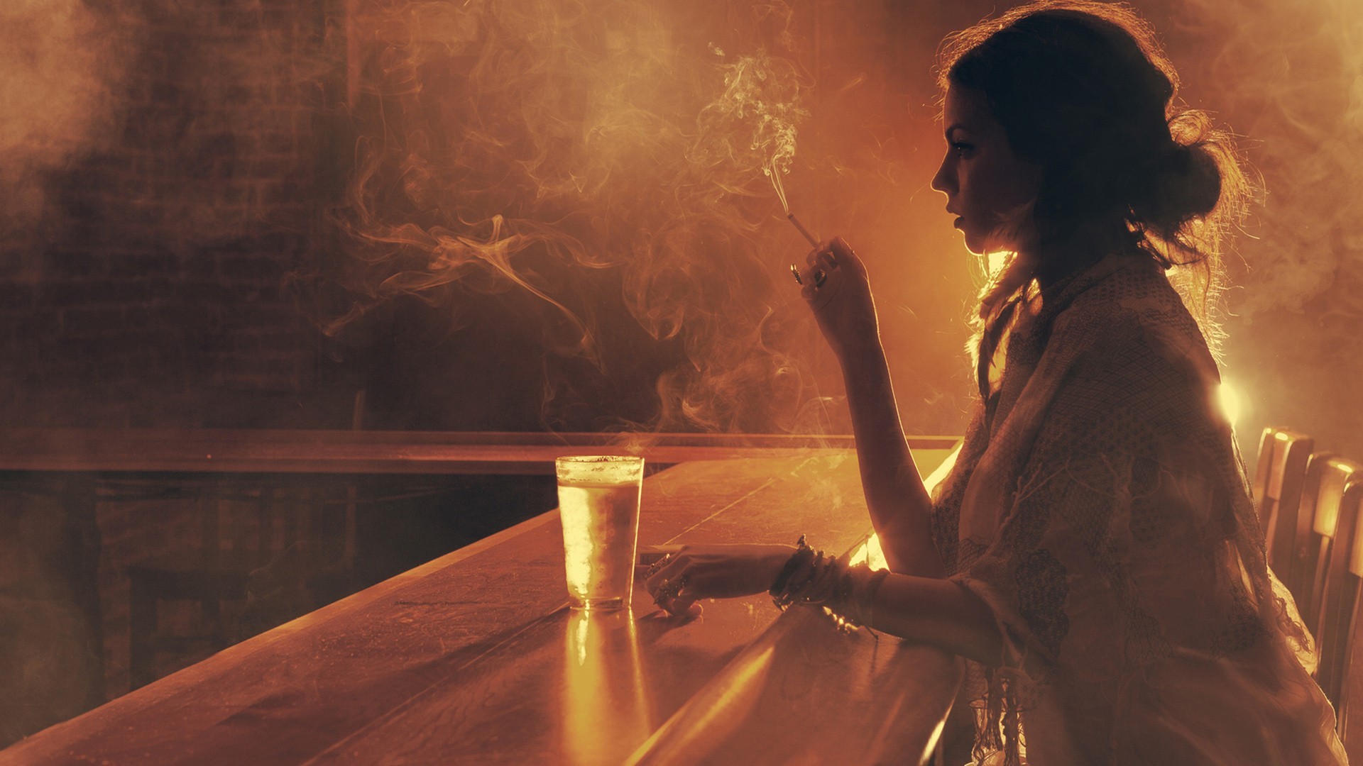 Woman smoking at a bar with a drink HD Wallpaper