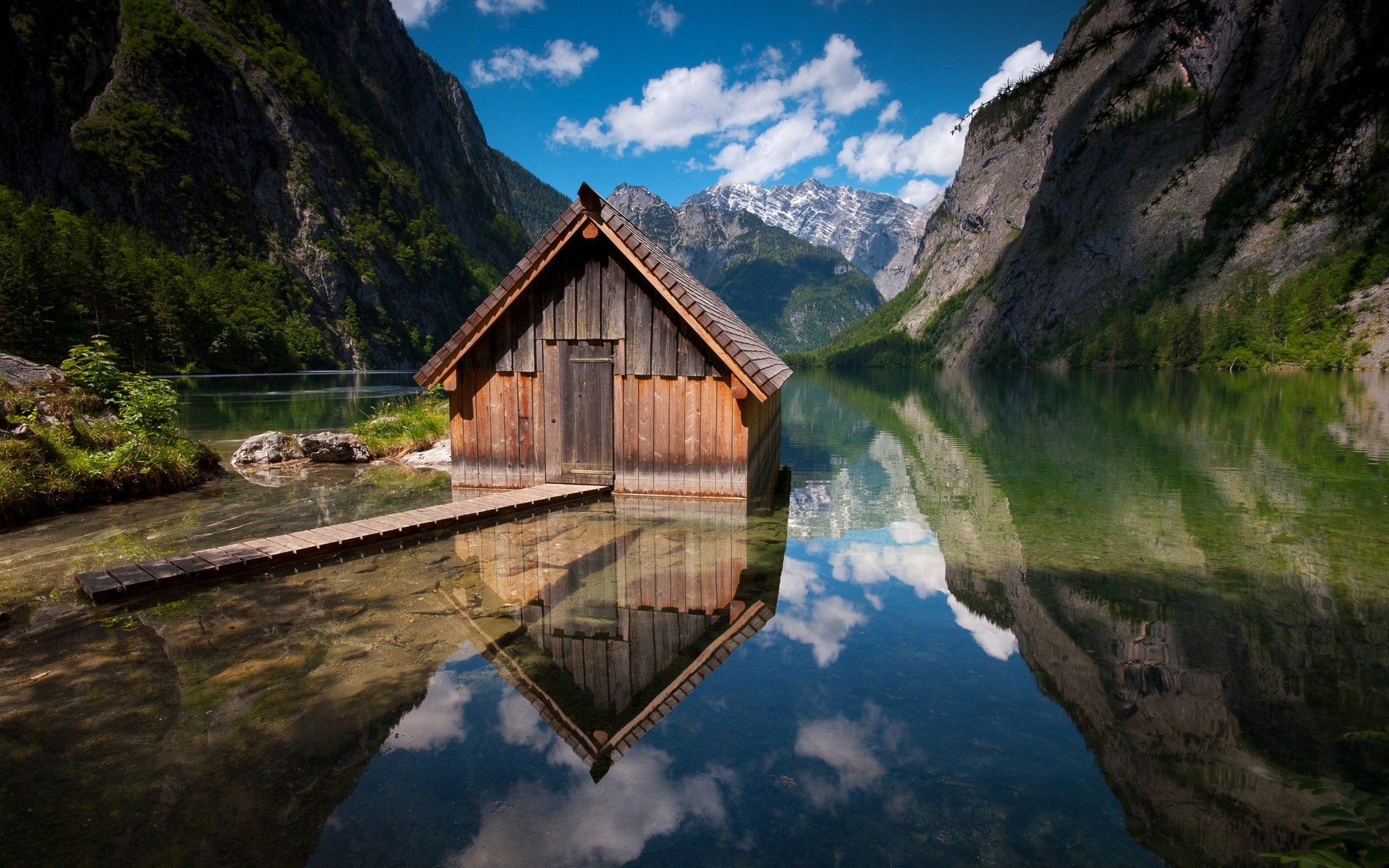 Wooden cabin on Obersee lake with mountain reflection HD Wallpaper