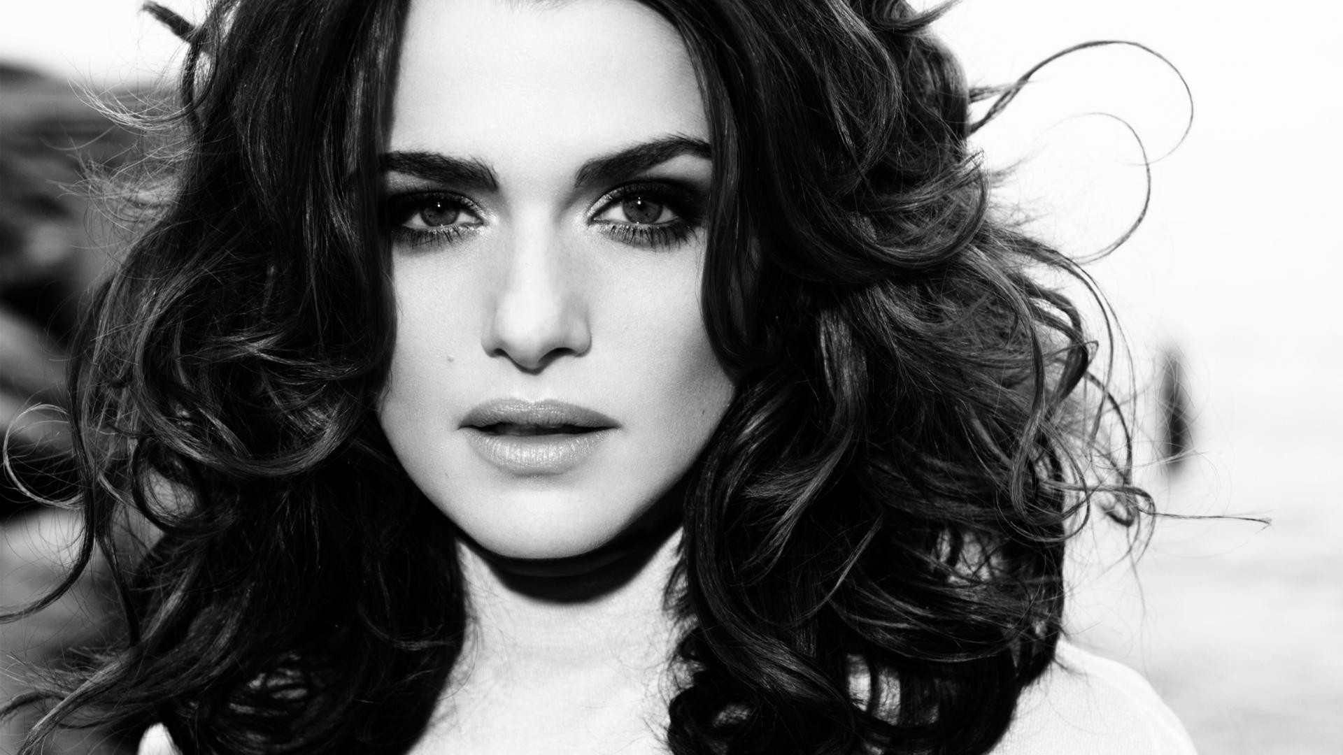 Rachel Weisz monochrome portrait with long wavy hair HD Wallpaper