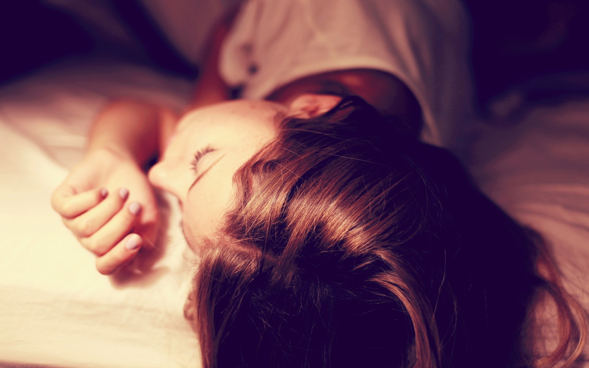 Woman sleeping peacefully on a bed HD Wallpaper