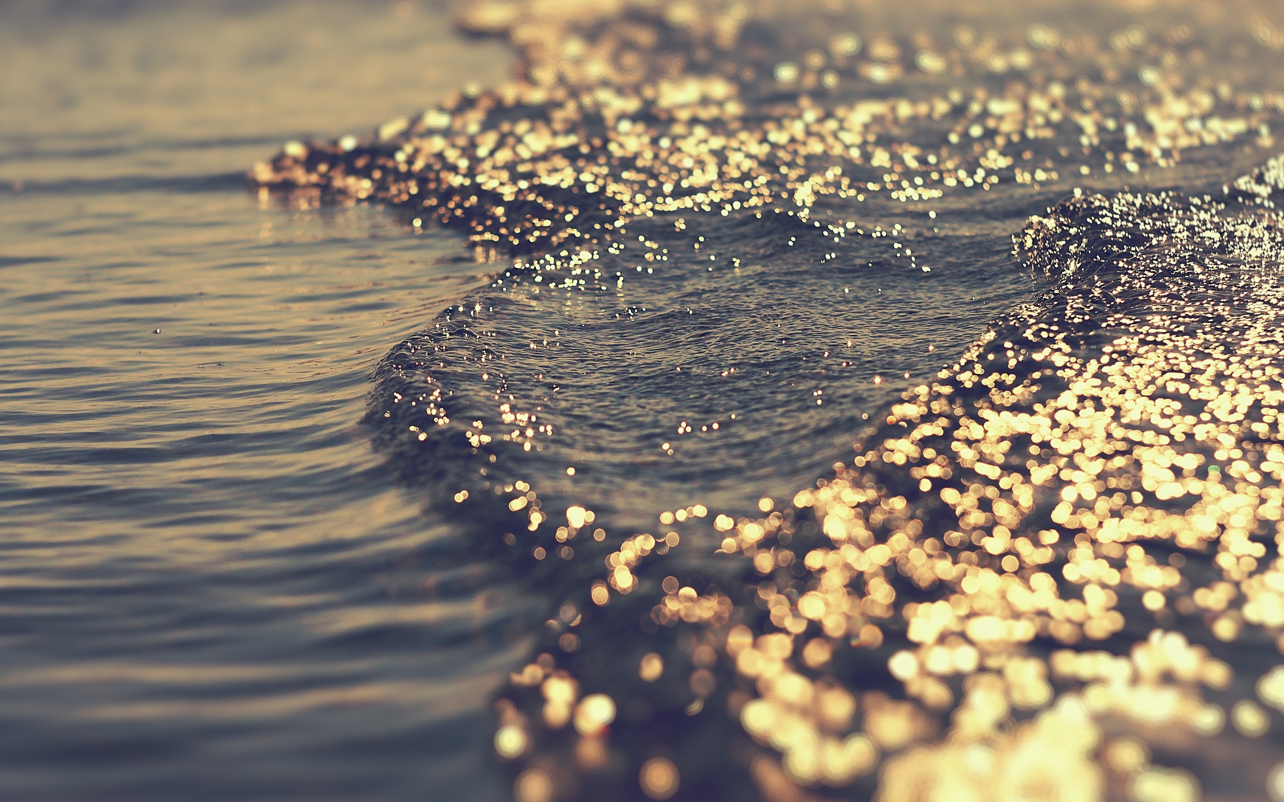 Water with bokeh effect HD Wallpaper