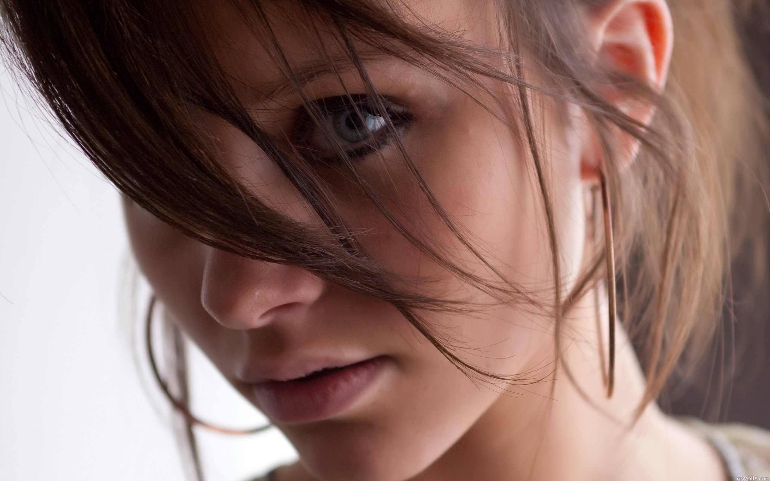Brunette woman with hoop earrings looking at viewer HD Wallpaper