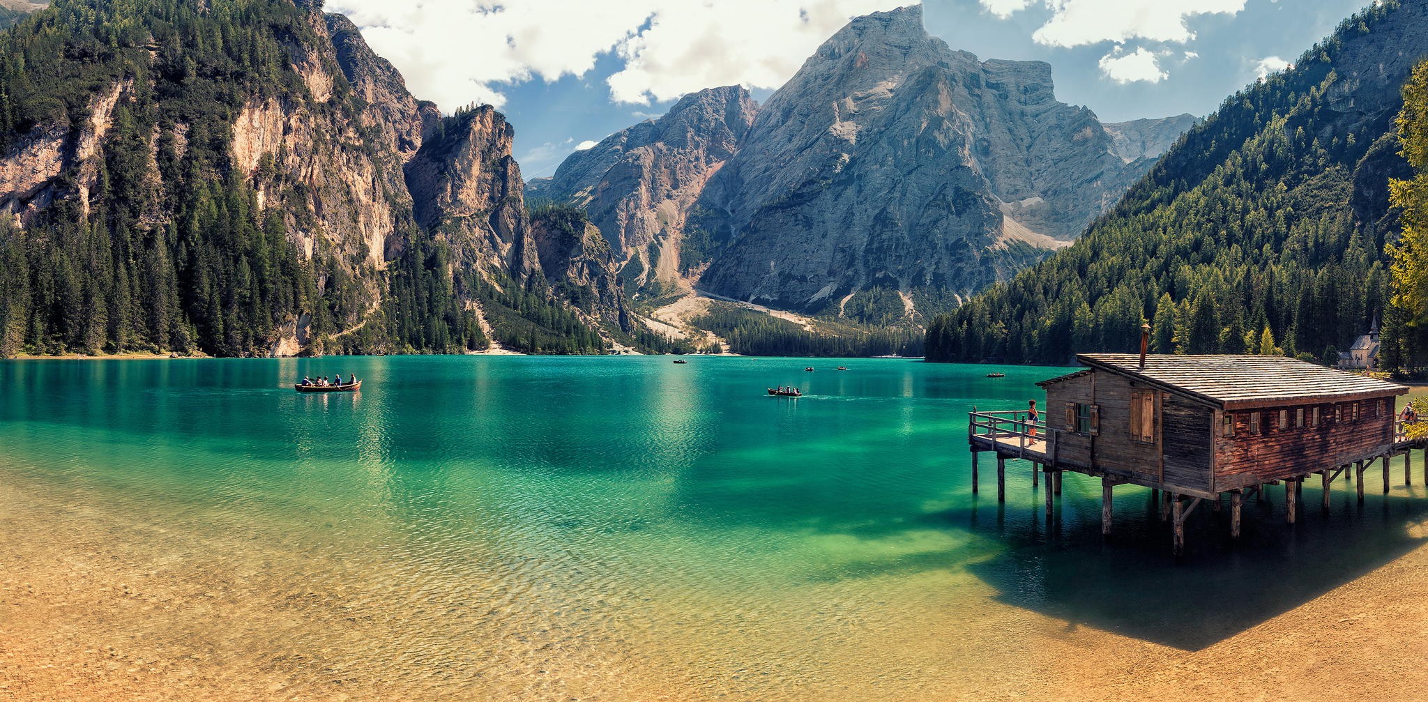 Lake in the mountains of South Tyrol HD Wallpaper
