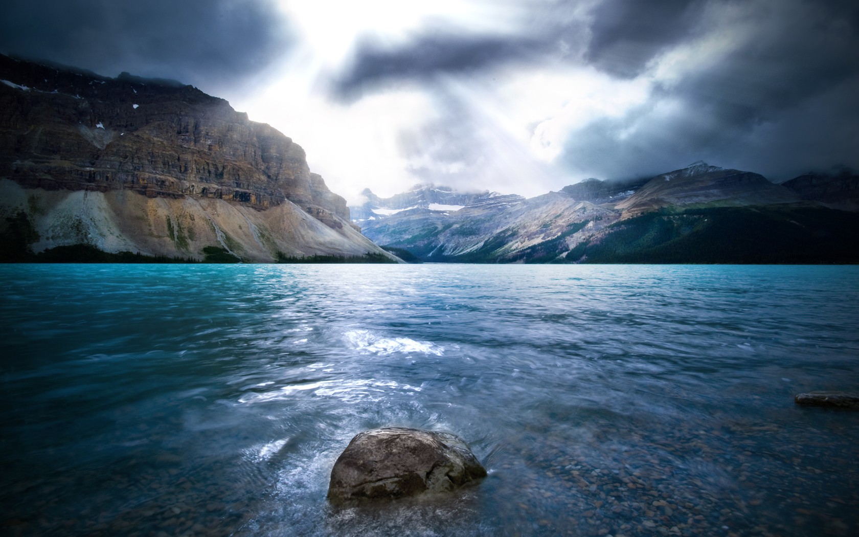 Bow Lake and Mountains in Banff National Park, Canada HD Wallpaper