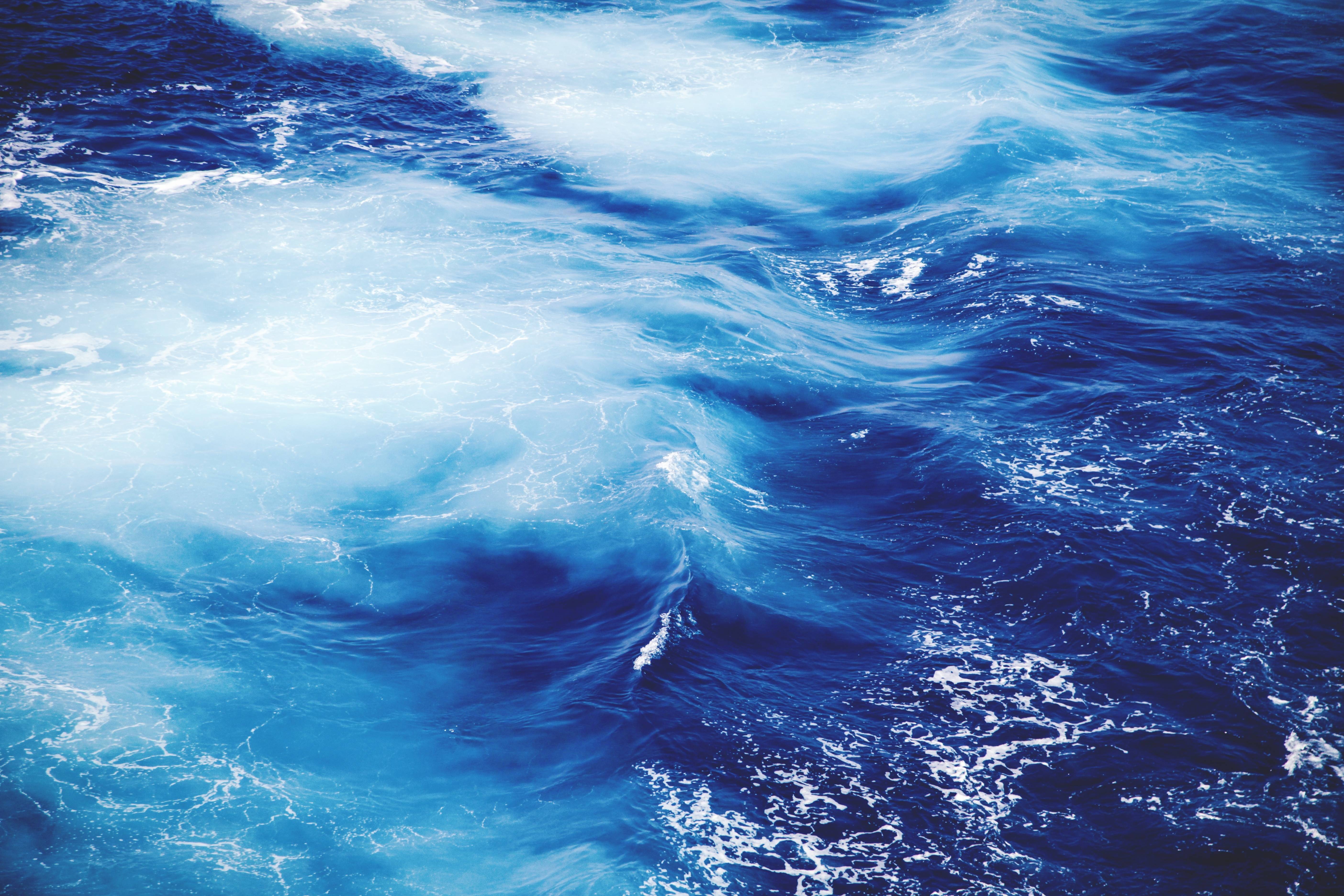 Blue ocean waves with white foam HD Wallpaper