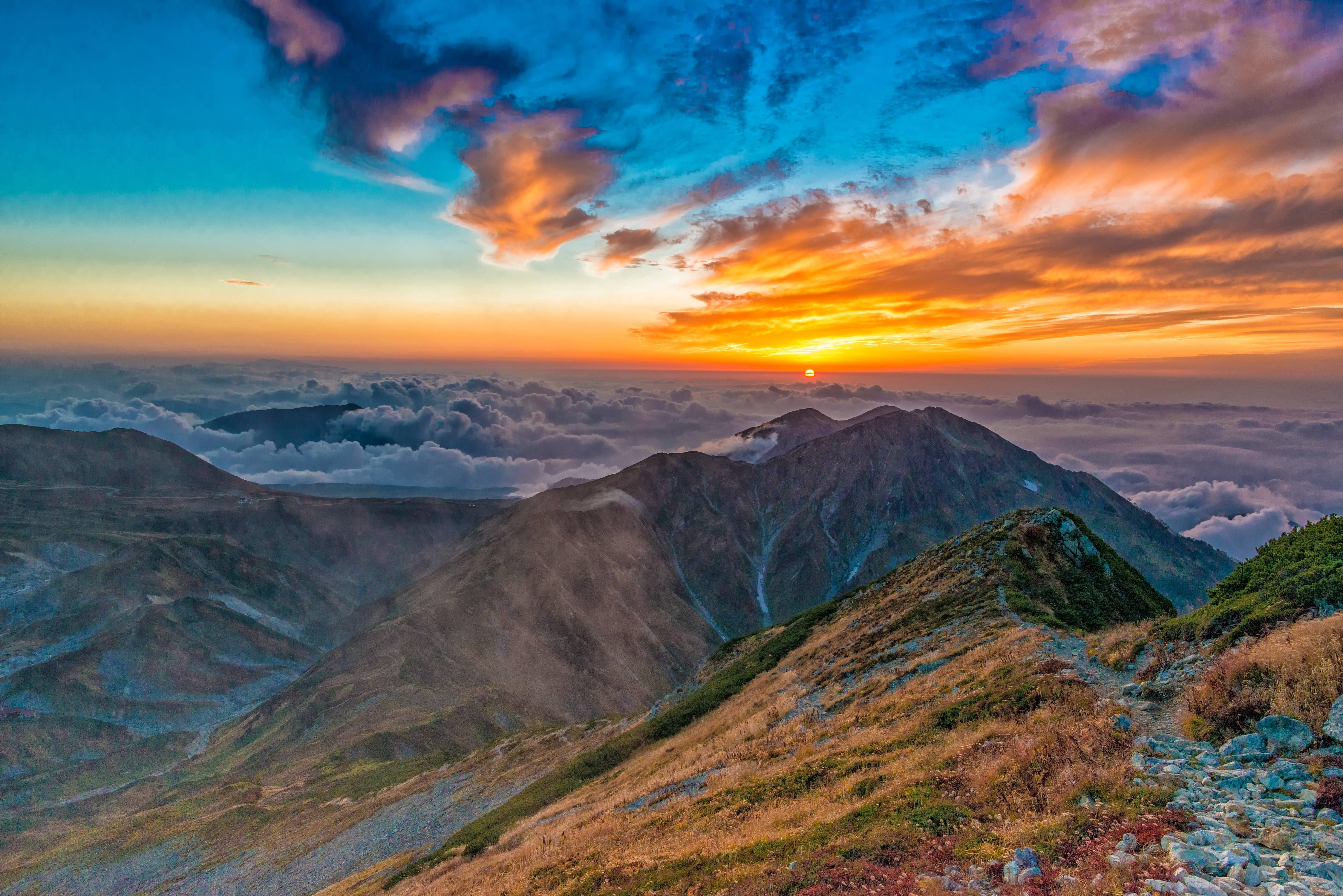 Sunset over the Tateyama Alps with clouds HD Wallpaper