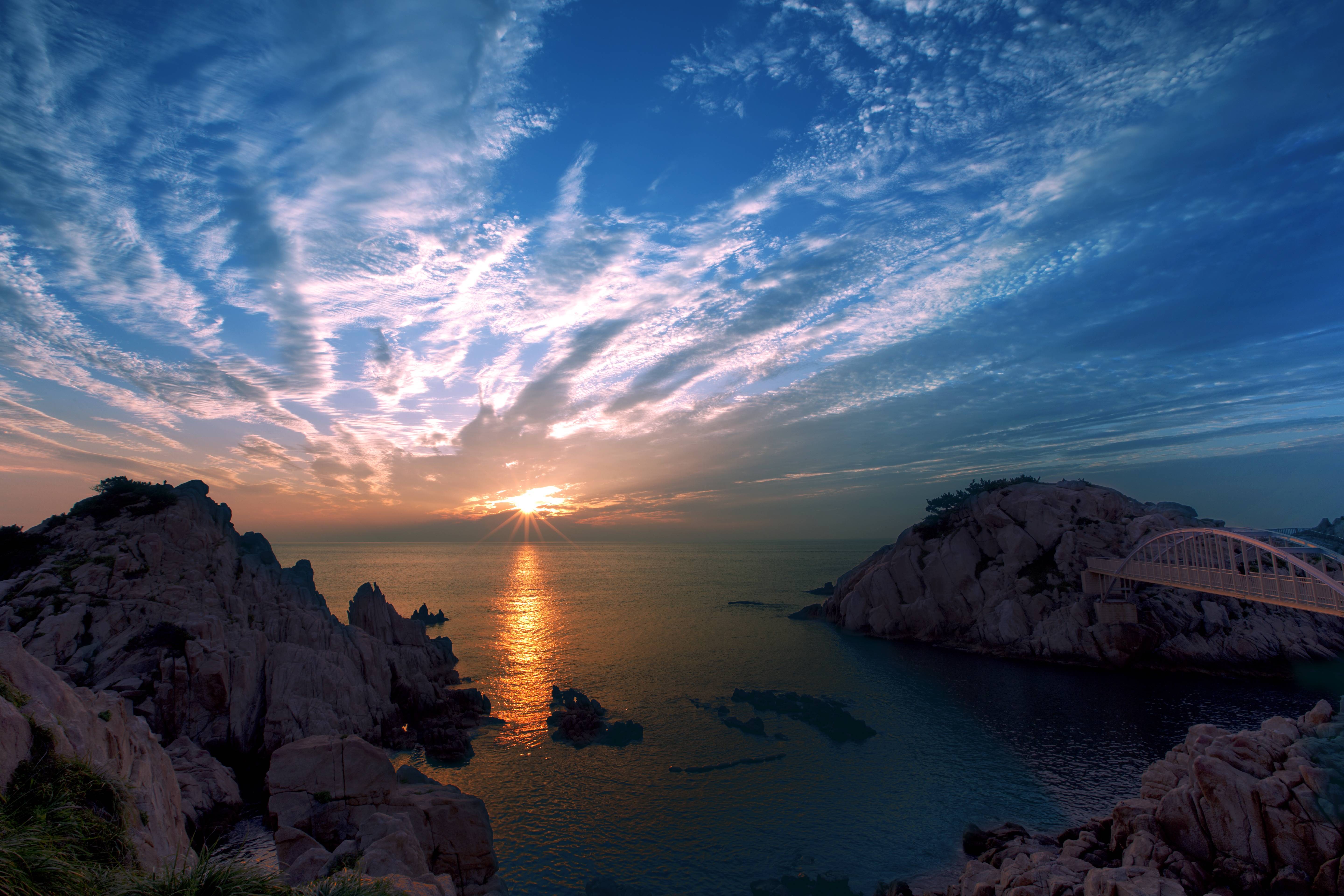 Sunrise over the rocky coast of Ulsan with a bridge HD Wallpaper