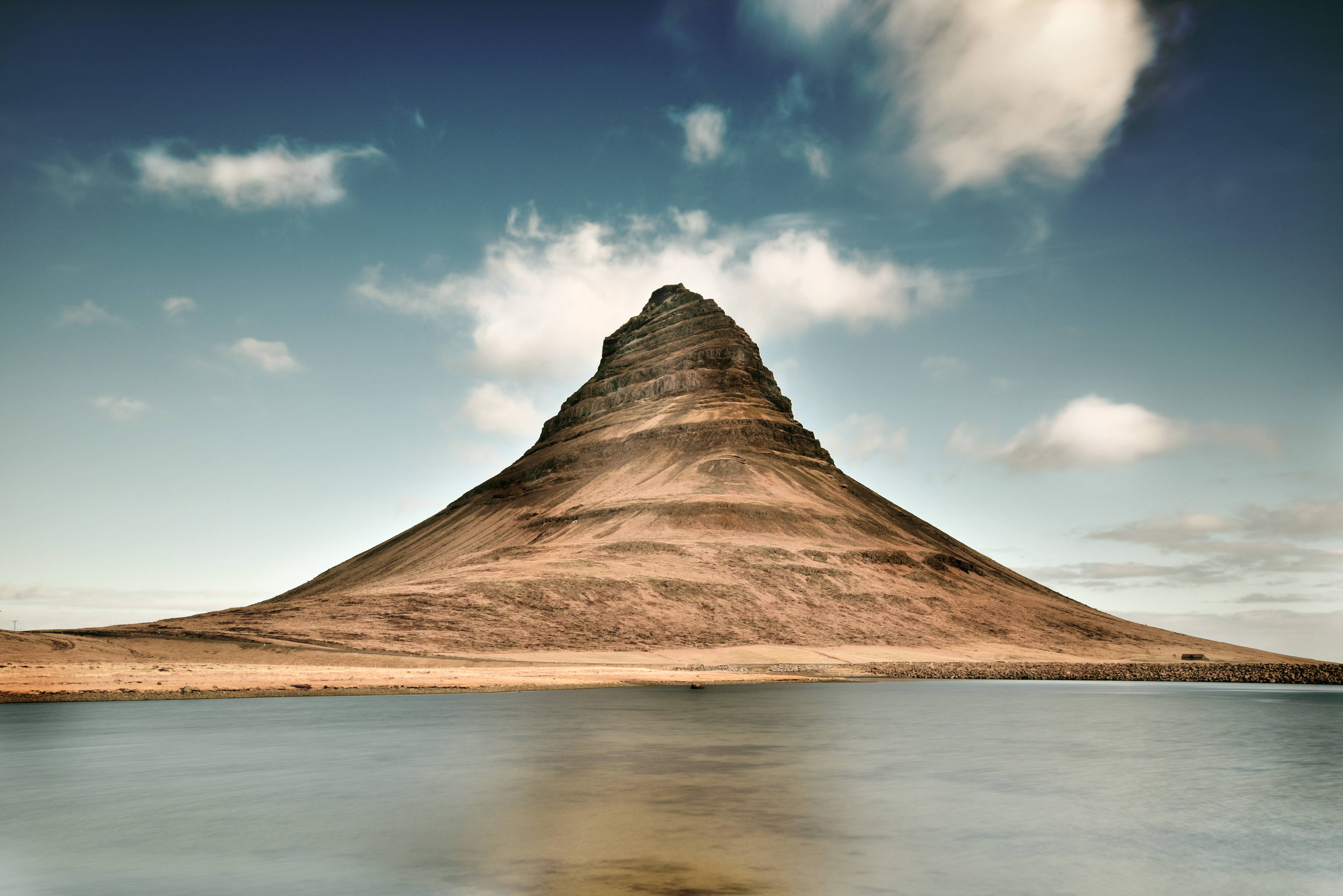 Kirkjufell mountain in Iceland with a lake HD Wallpaper