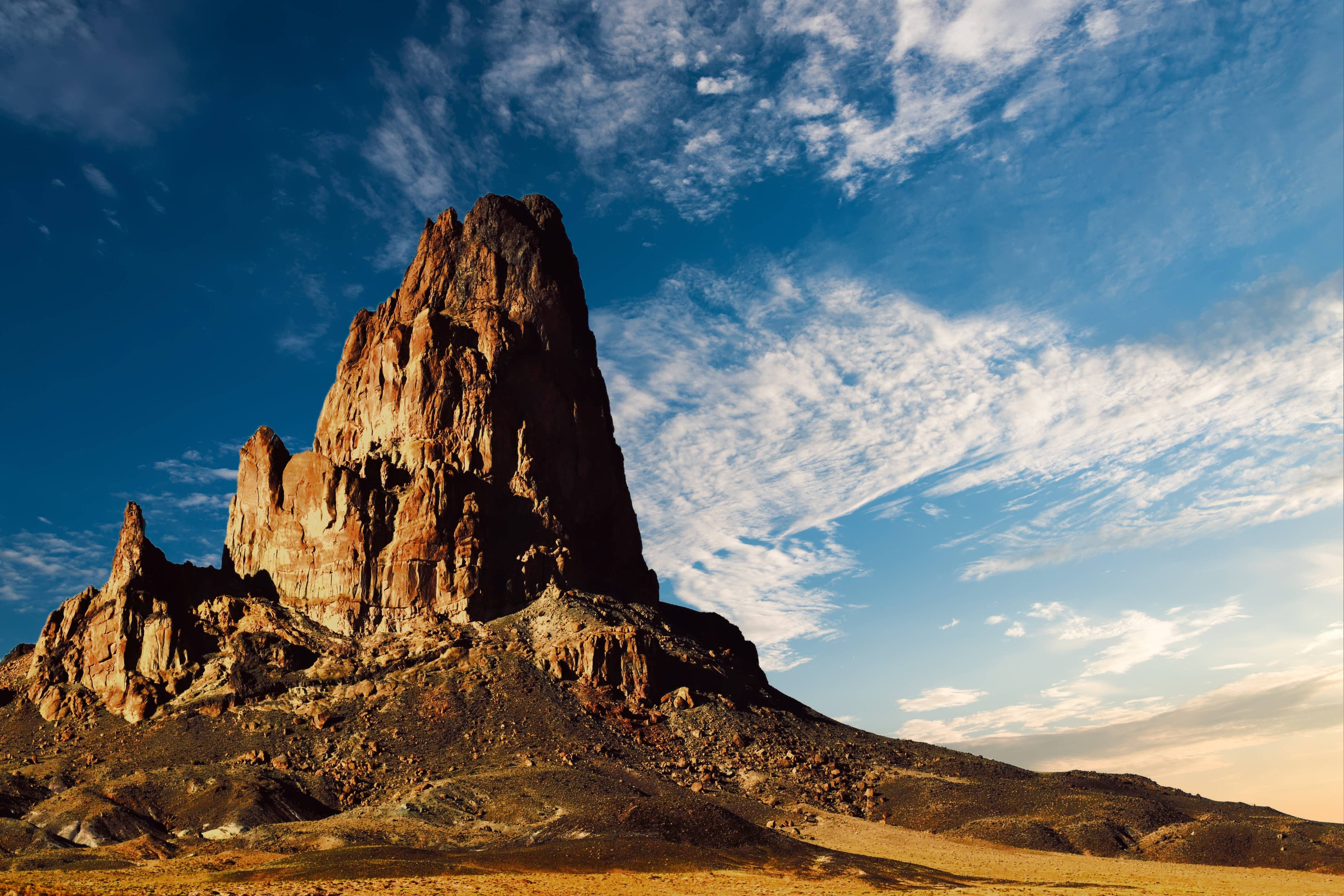 Agathla Peak in the desert landscape of Arizona HD Wallpaper