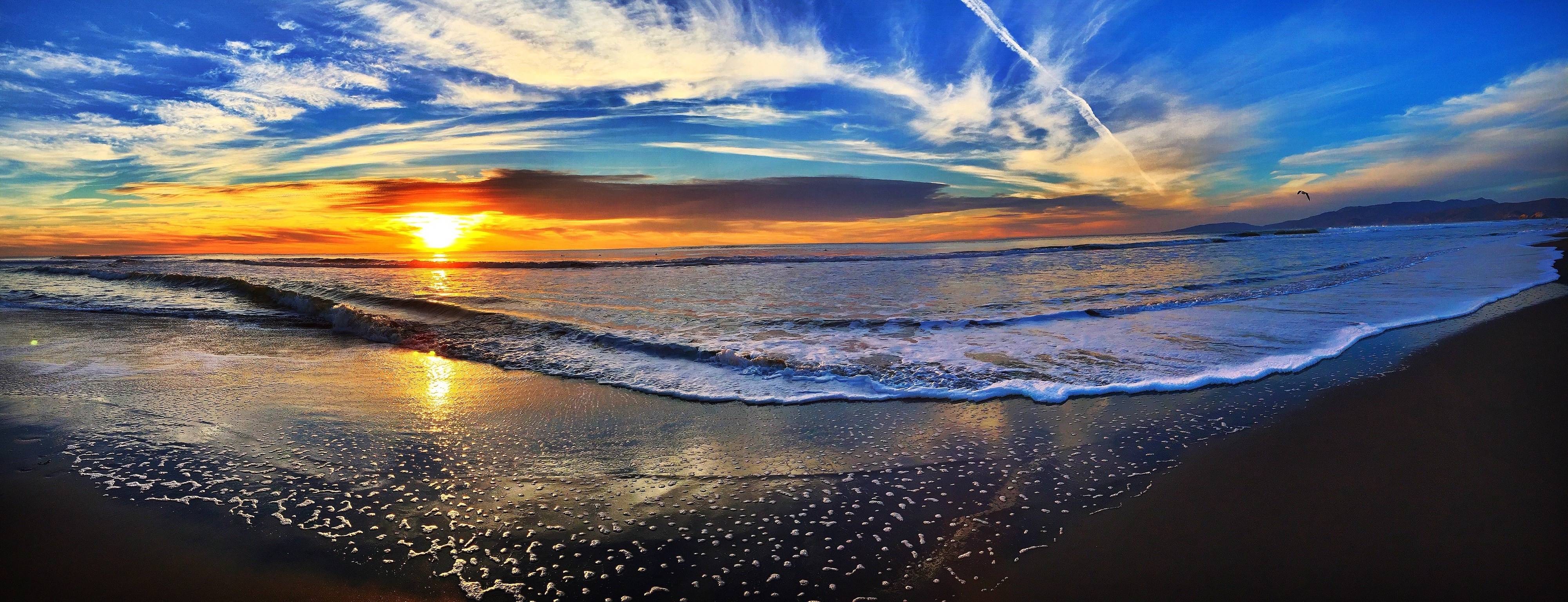 Sunset over the ocean with dramatic clouds HD Wallpaper