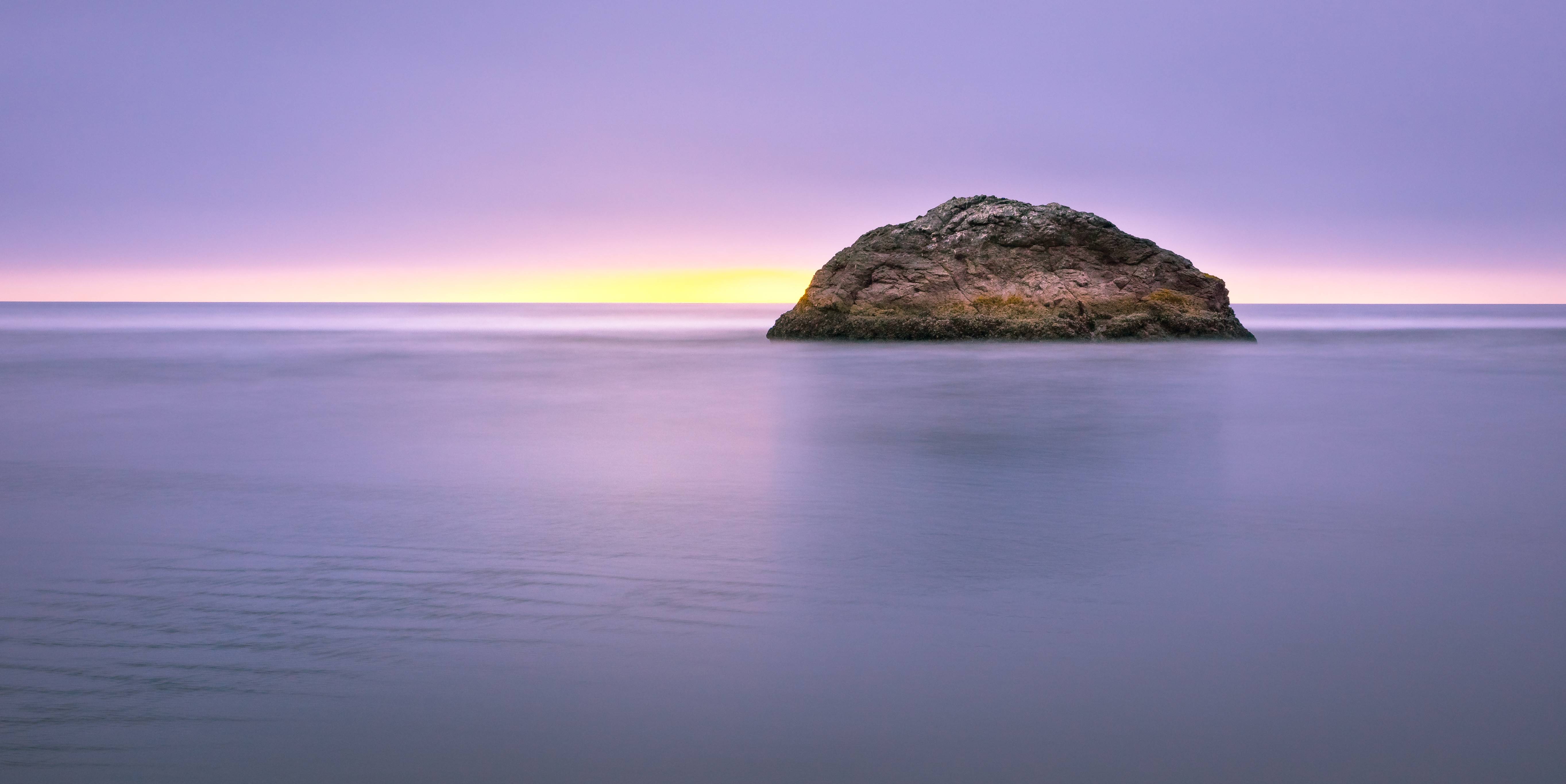 Rock island in the sea at dawn HD Wallpaper
