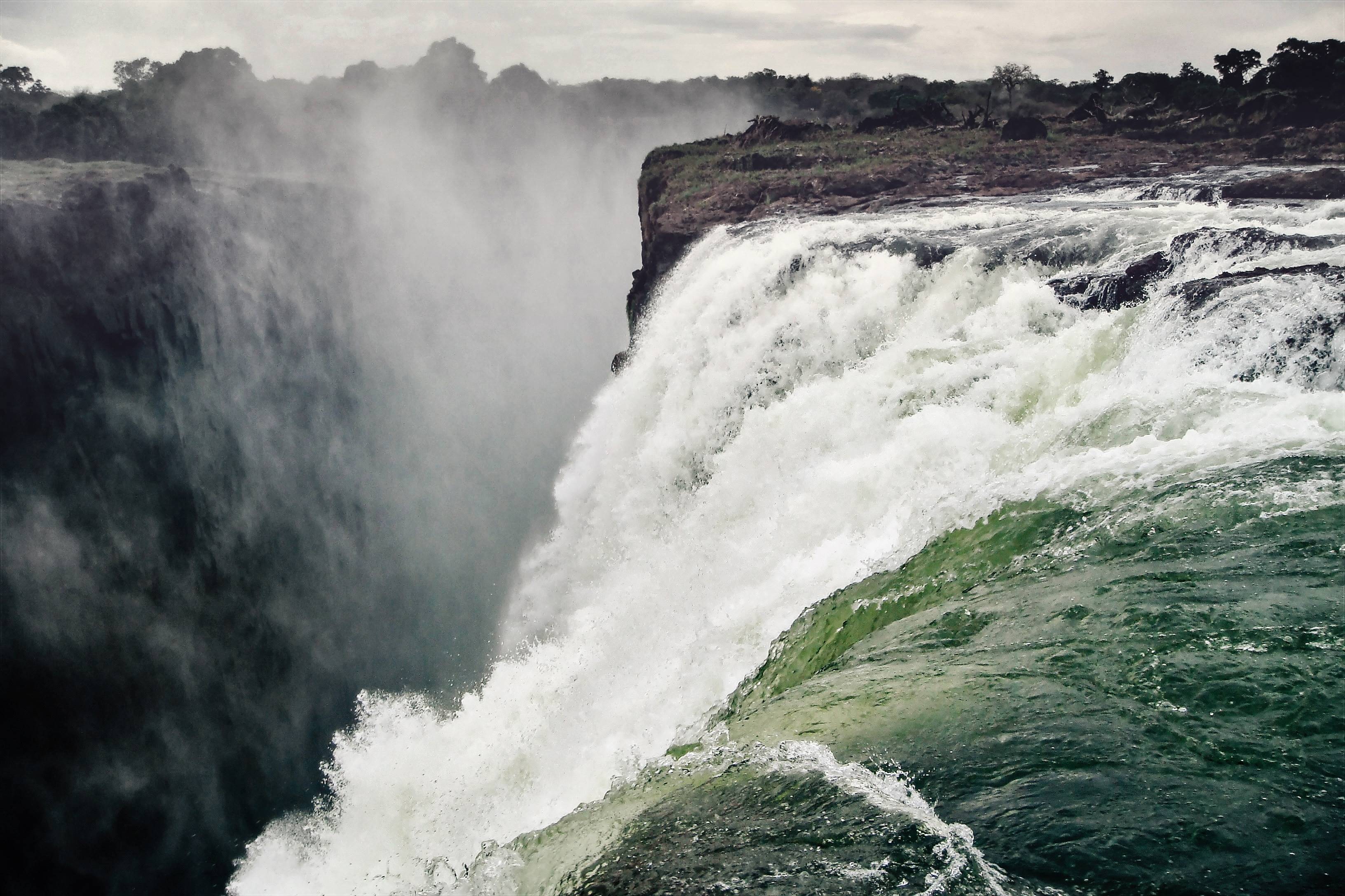 Victoria Falls on the Zambezi River HD Wallpaper