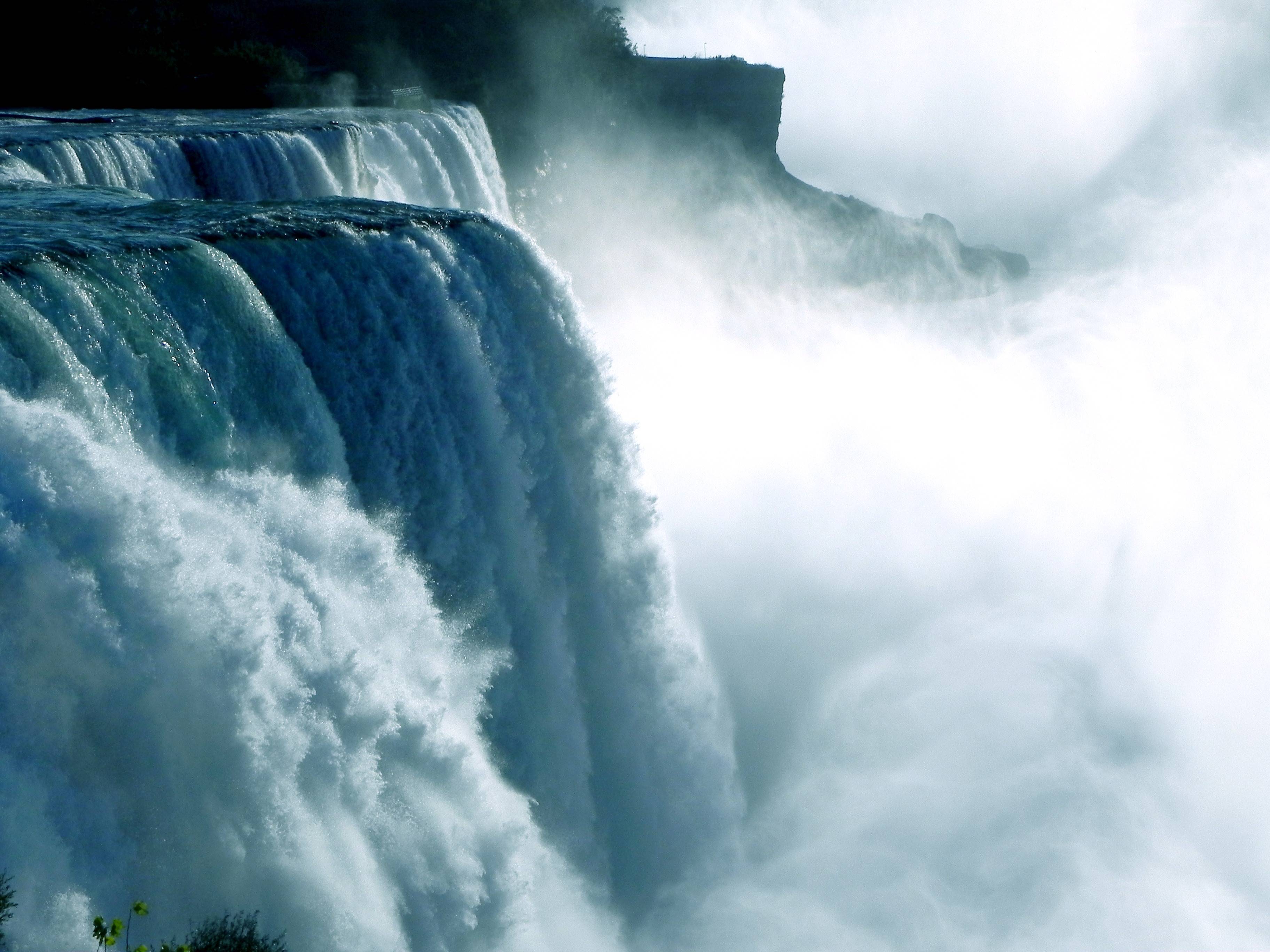 Niagara Falls with mist and cliff HD Wallpaper