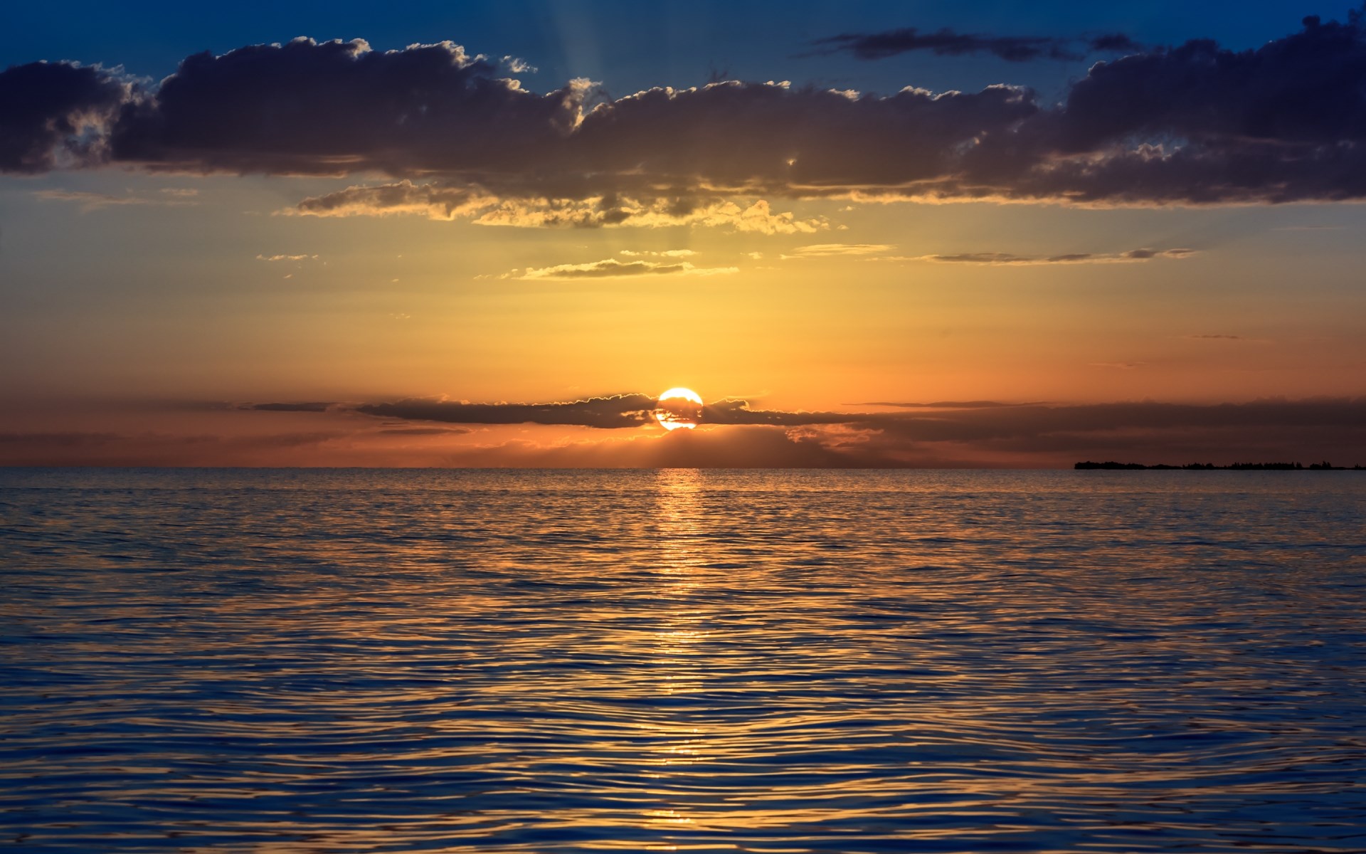 Sunset over the ocean with clouds HD Wallpaper