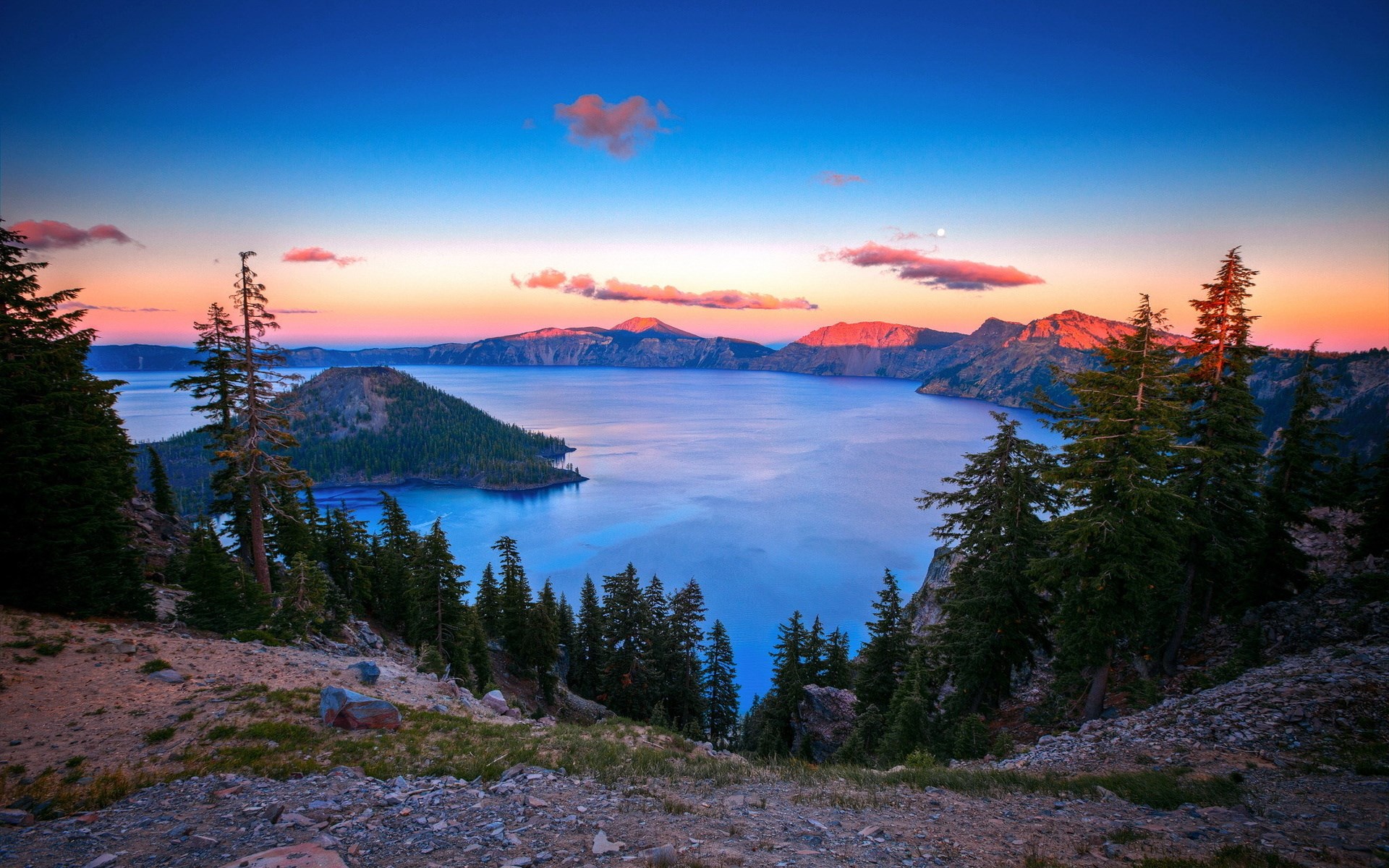 Crater Lake National Park at sunset HD Wallpaper