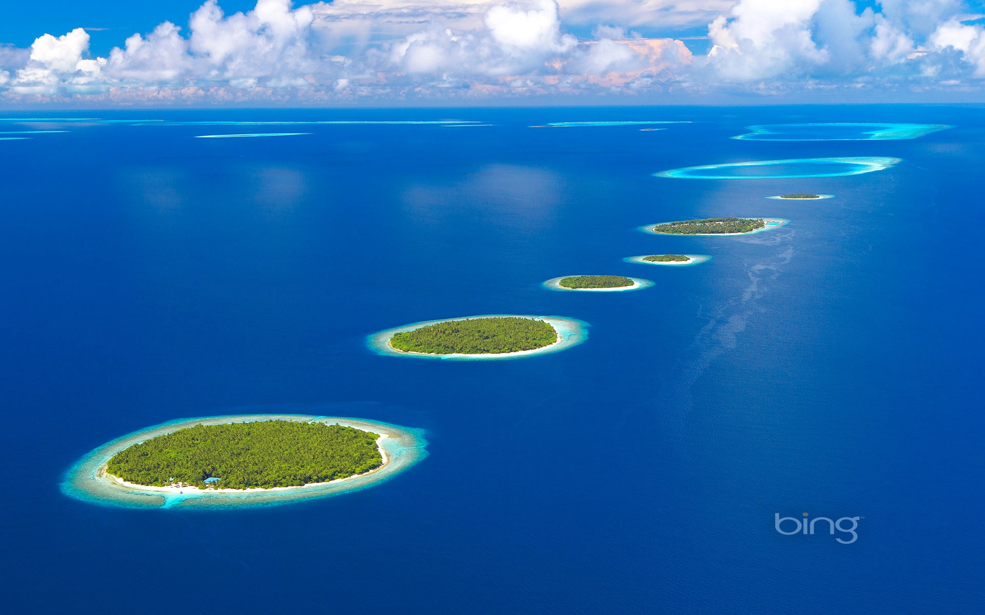 Aerial view of islands in the ocean HD Wallpaper