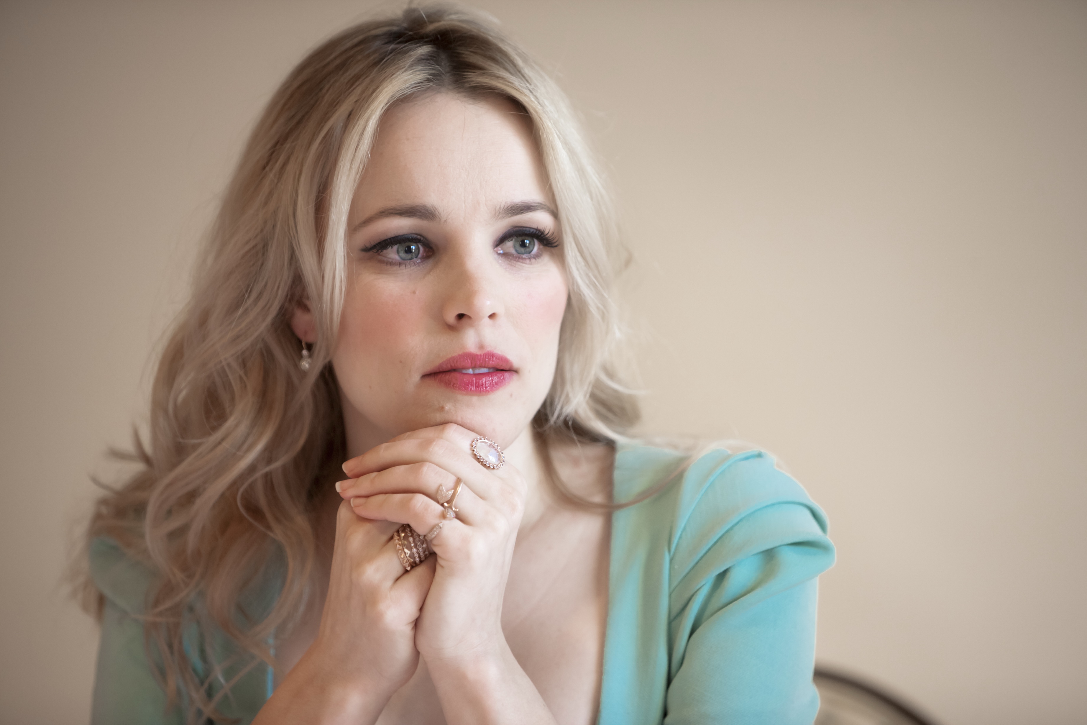 Rachel McAdams in a teal dress HD Wallpaper