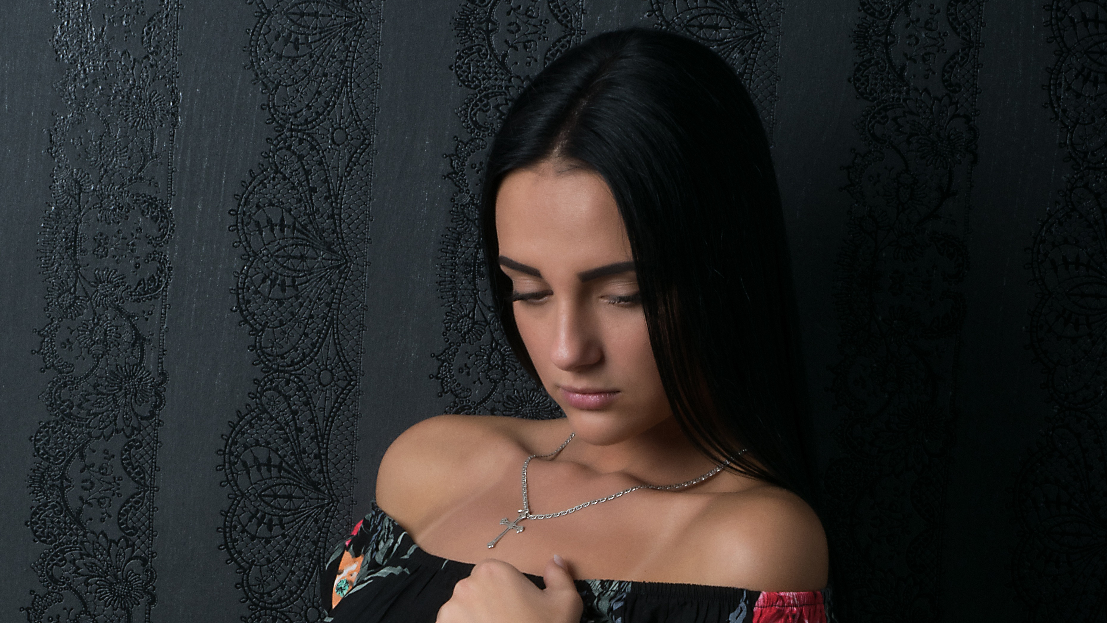 Model portrait with floral dress and necklace HD Wallpaper