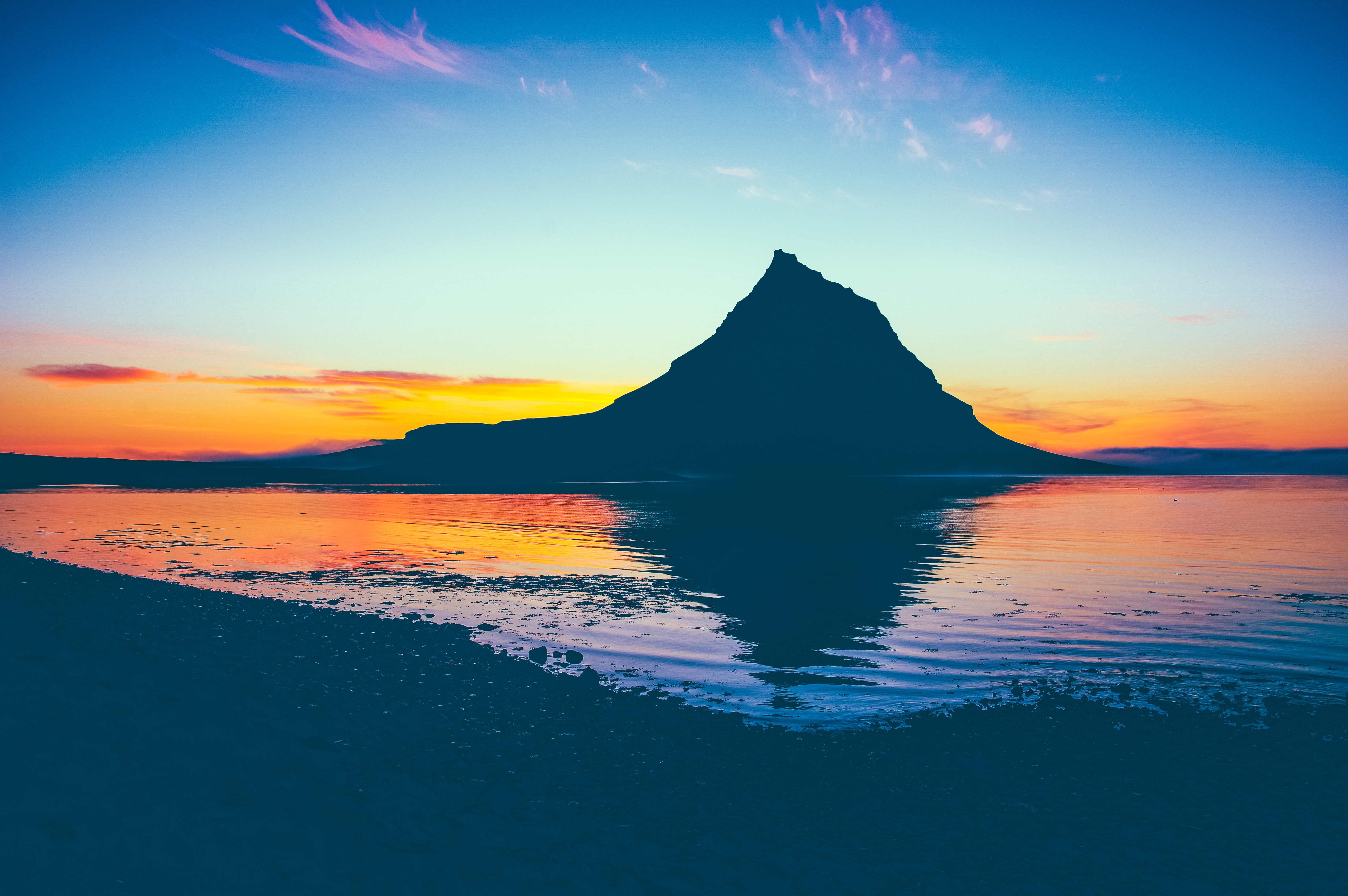 Kirkjufell mountain at dawn with reflections HD Wallpaper