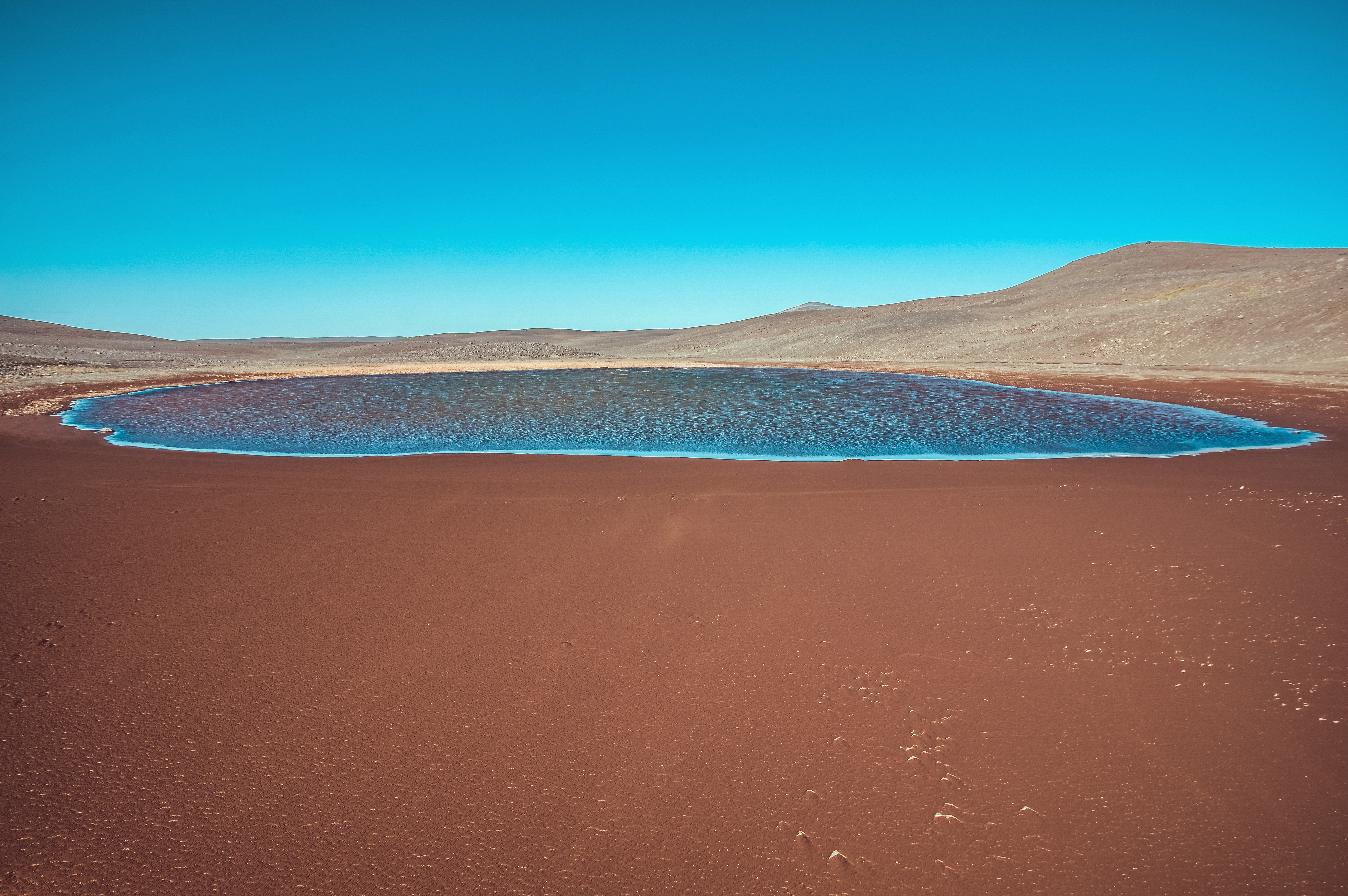 Red desert lake under a clear blue sky HD Wallpaper