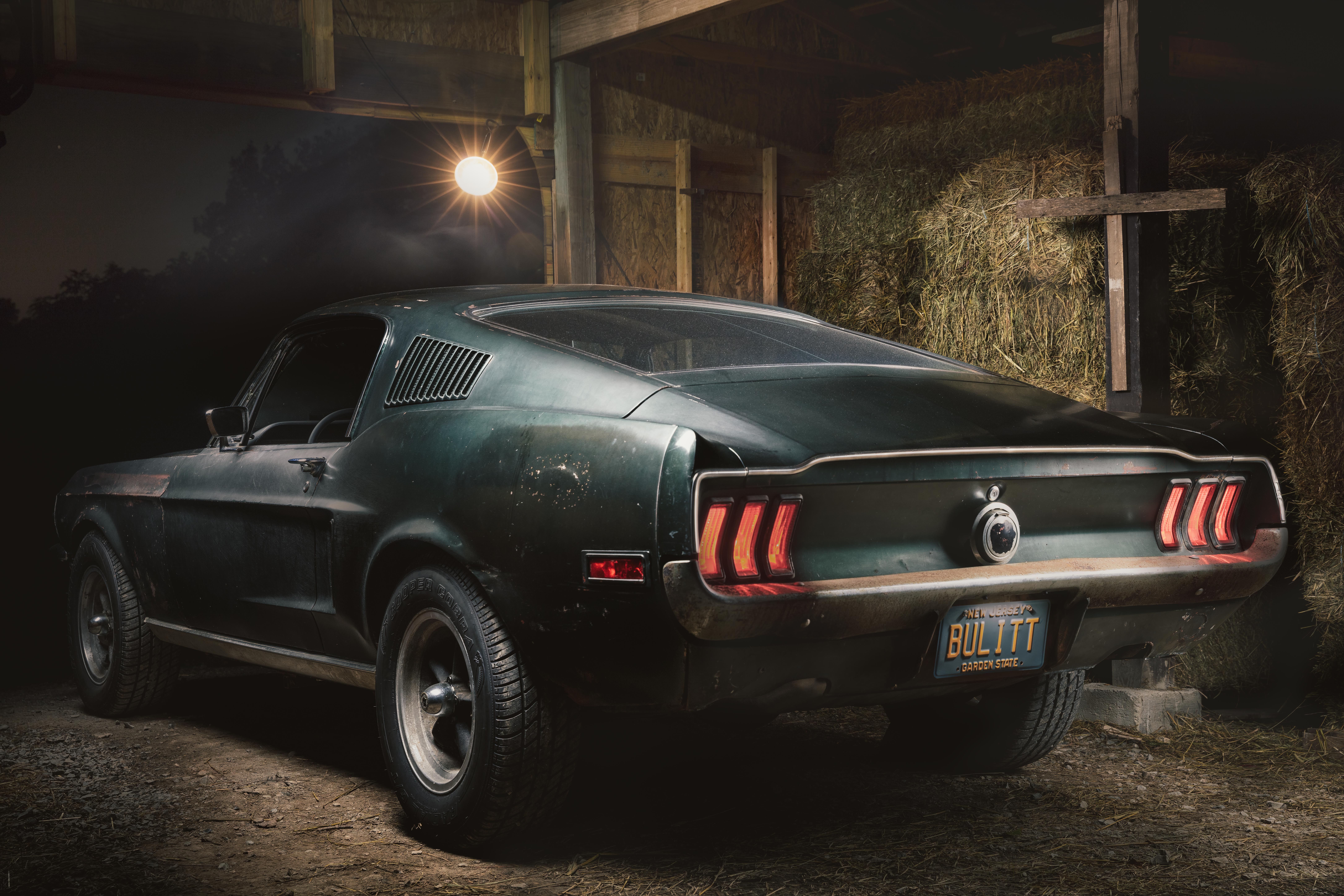 Bullitt Ford Mustang in a barn HD Wallpaper