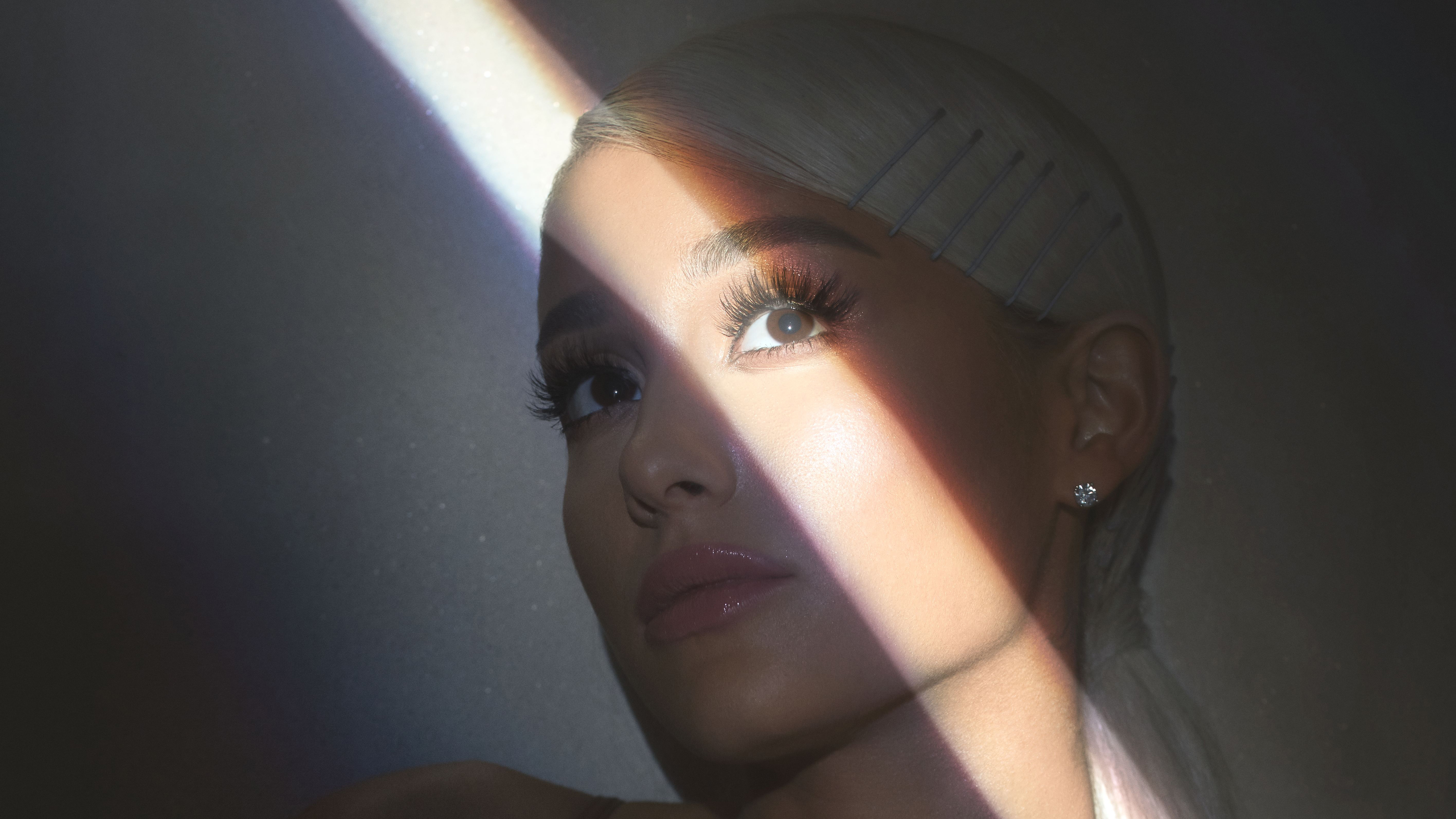 Ariana Grande portrait with light beam HD Wallpaper