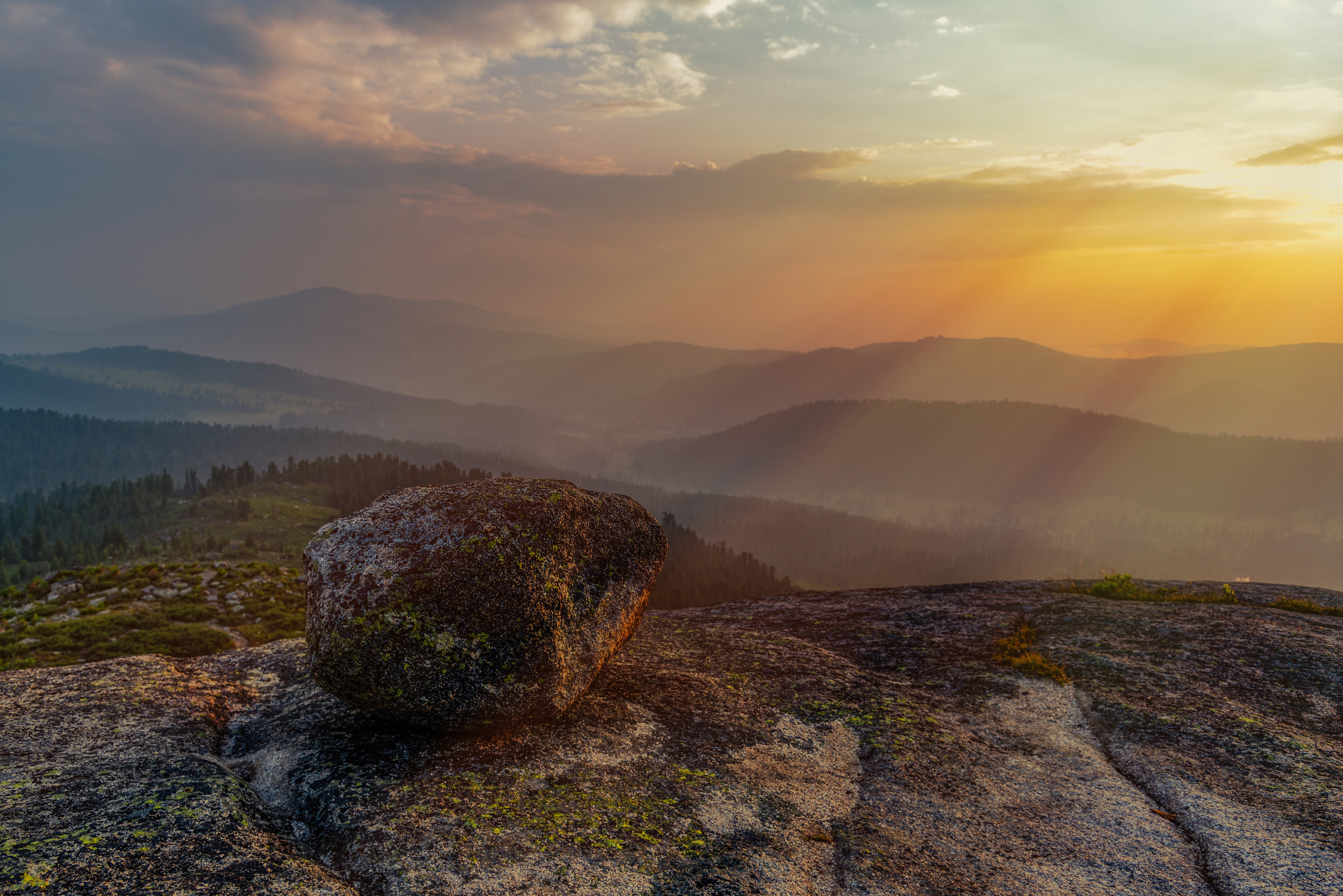 Rocky mountain landscape at sunset with sun rays HD Wallpaper