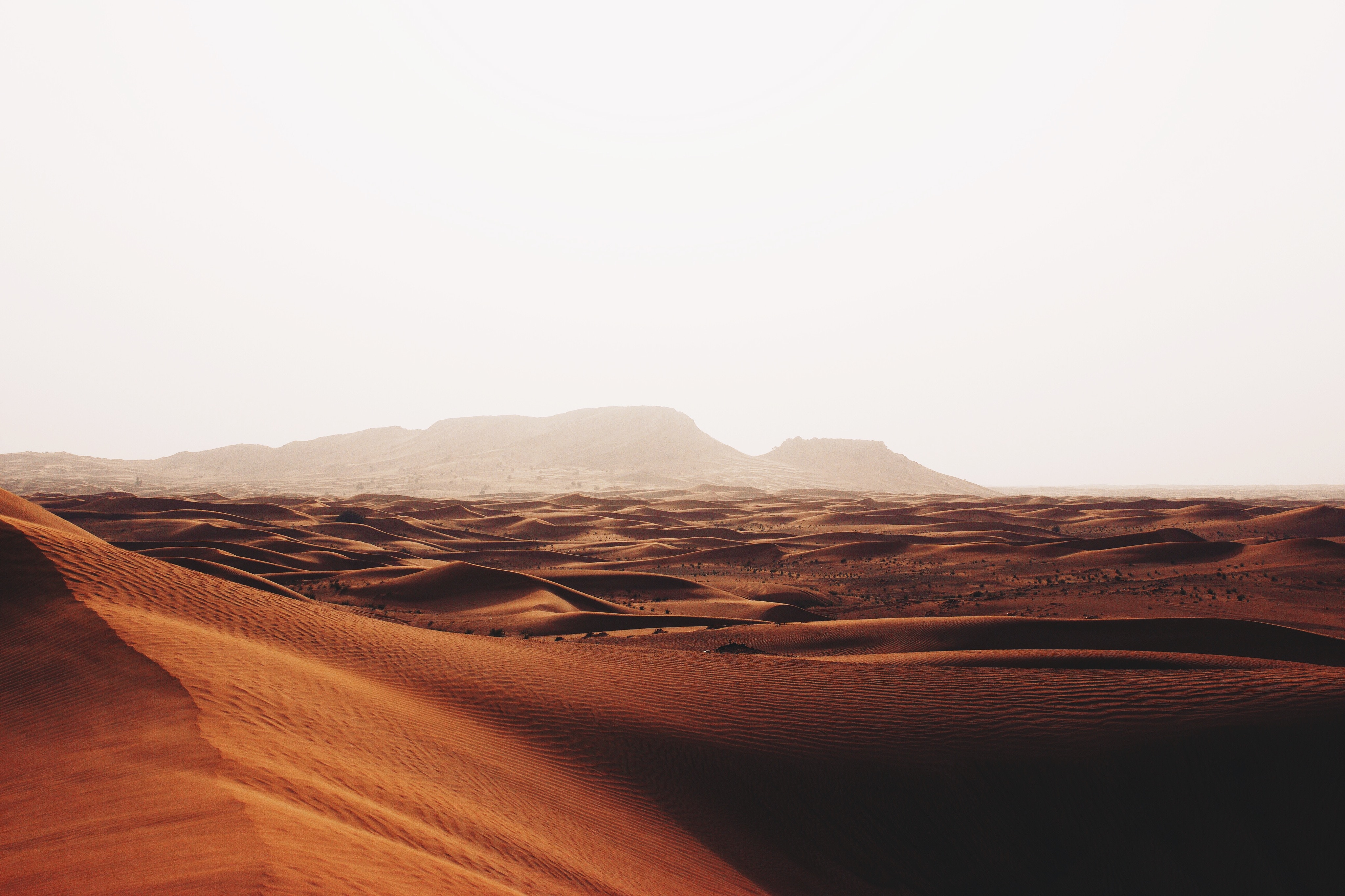 Desert sand dunes with mountains in the distance HD Wallpaper