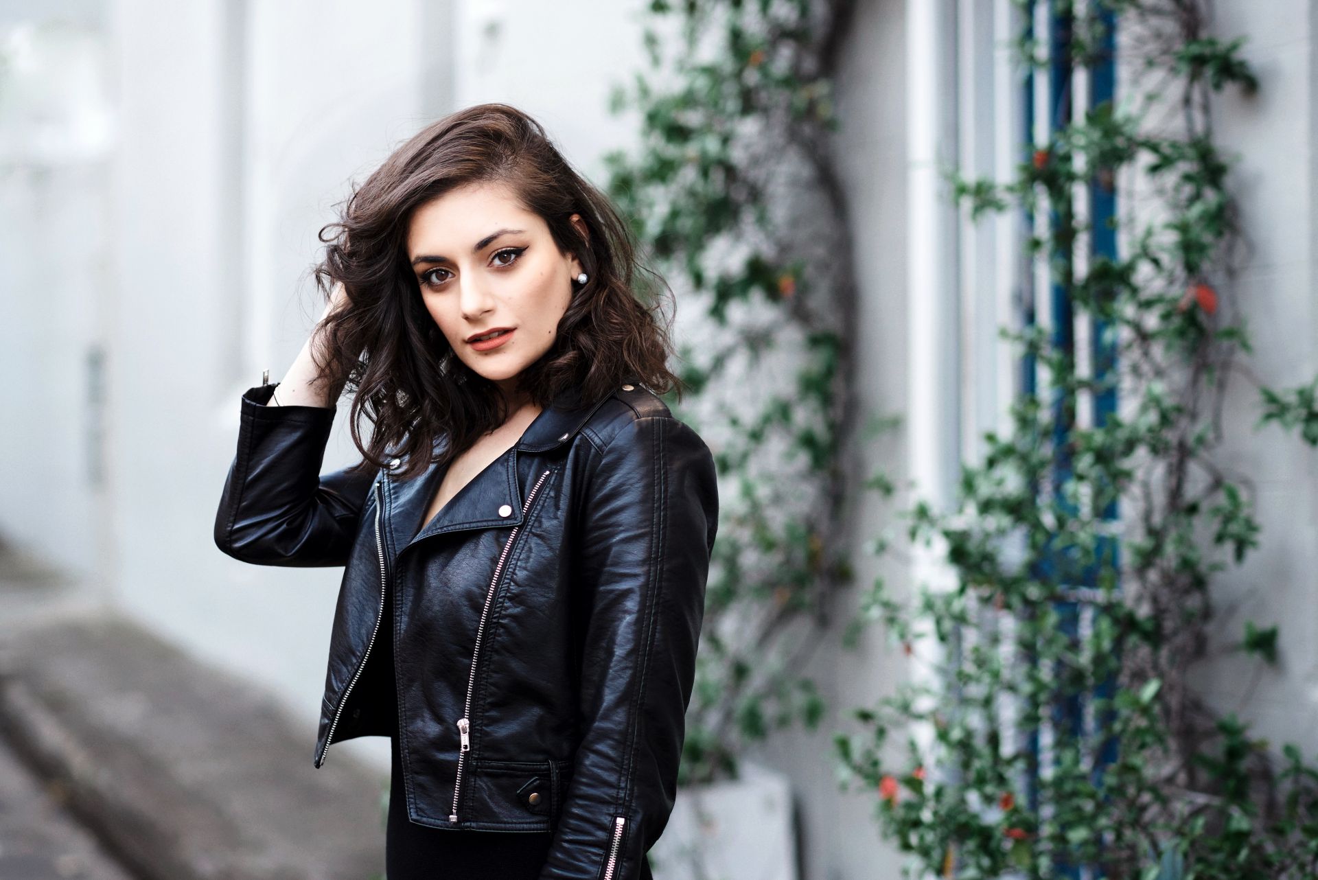 Phoebe Day in a black leather jacket HD Wallpaper