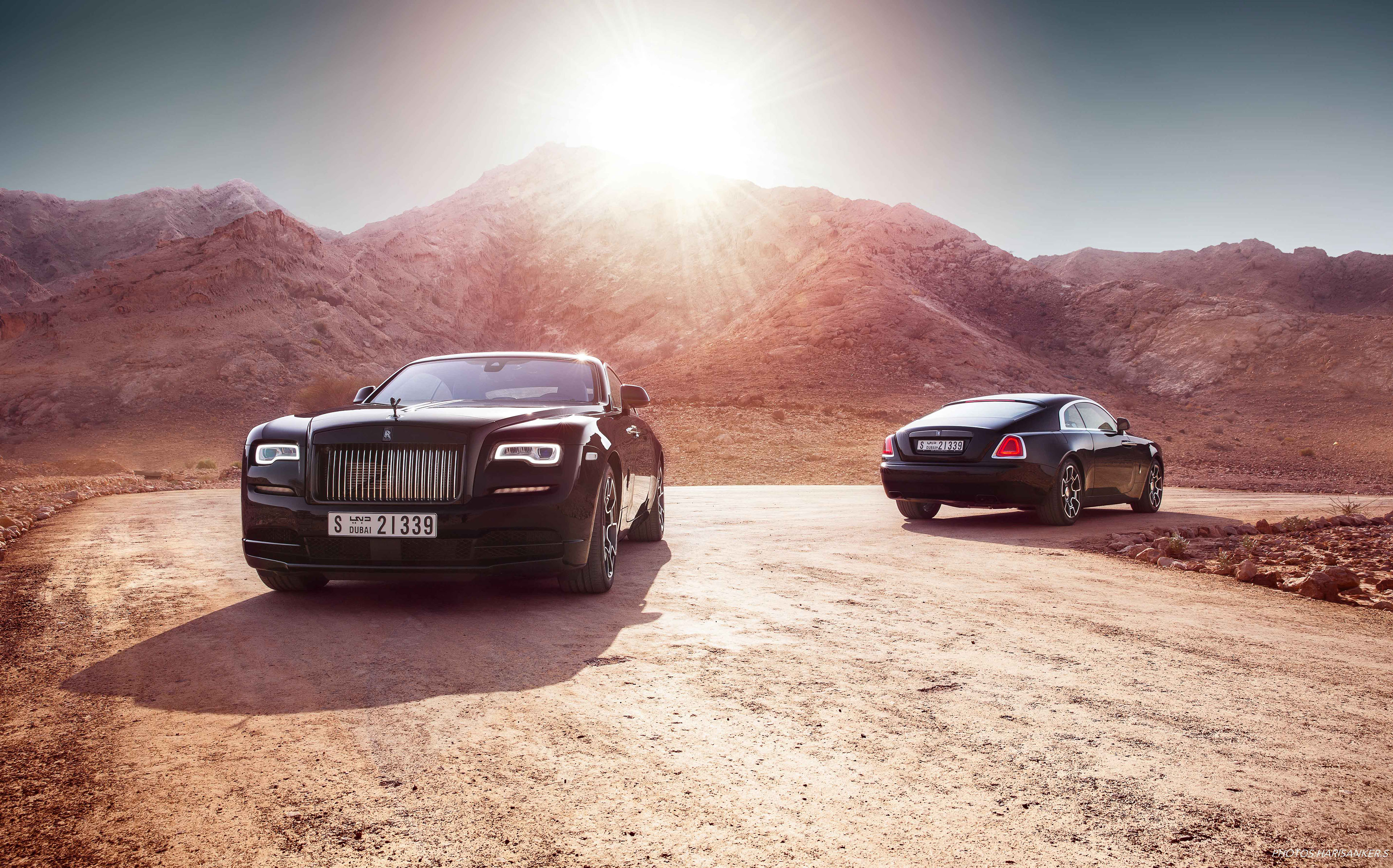 Rolls Royce Wraith cars in desert landscape HD Wallpaper