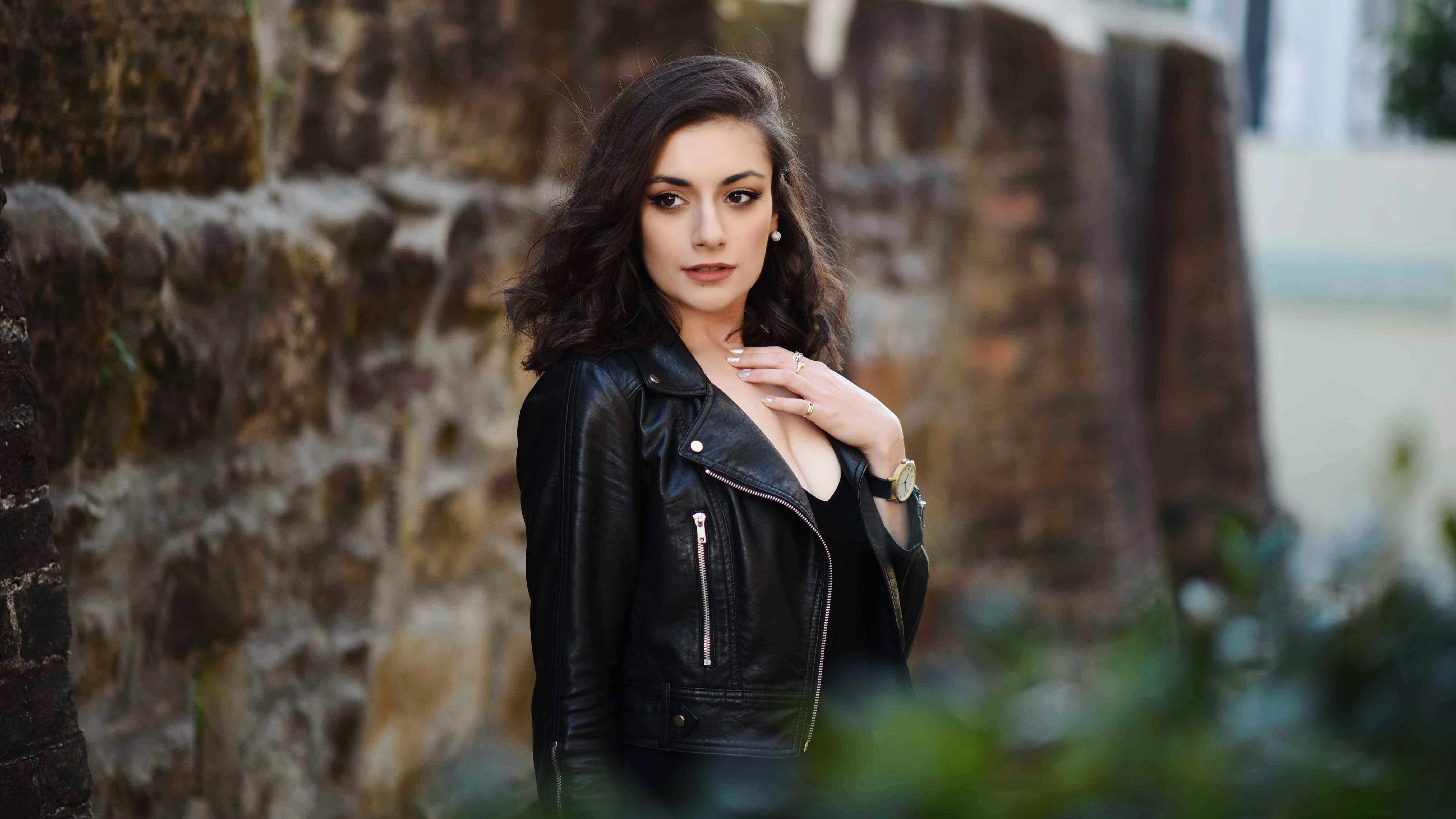 Phoebe Day in a black leather jacket HD Wallpaper