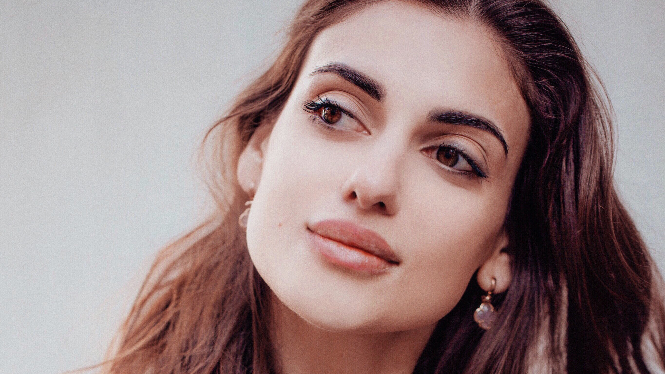 Paloma Anastasia Mikadze portrait HD Wallpaper