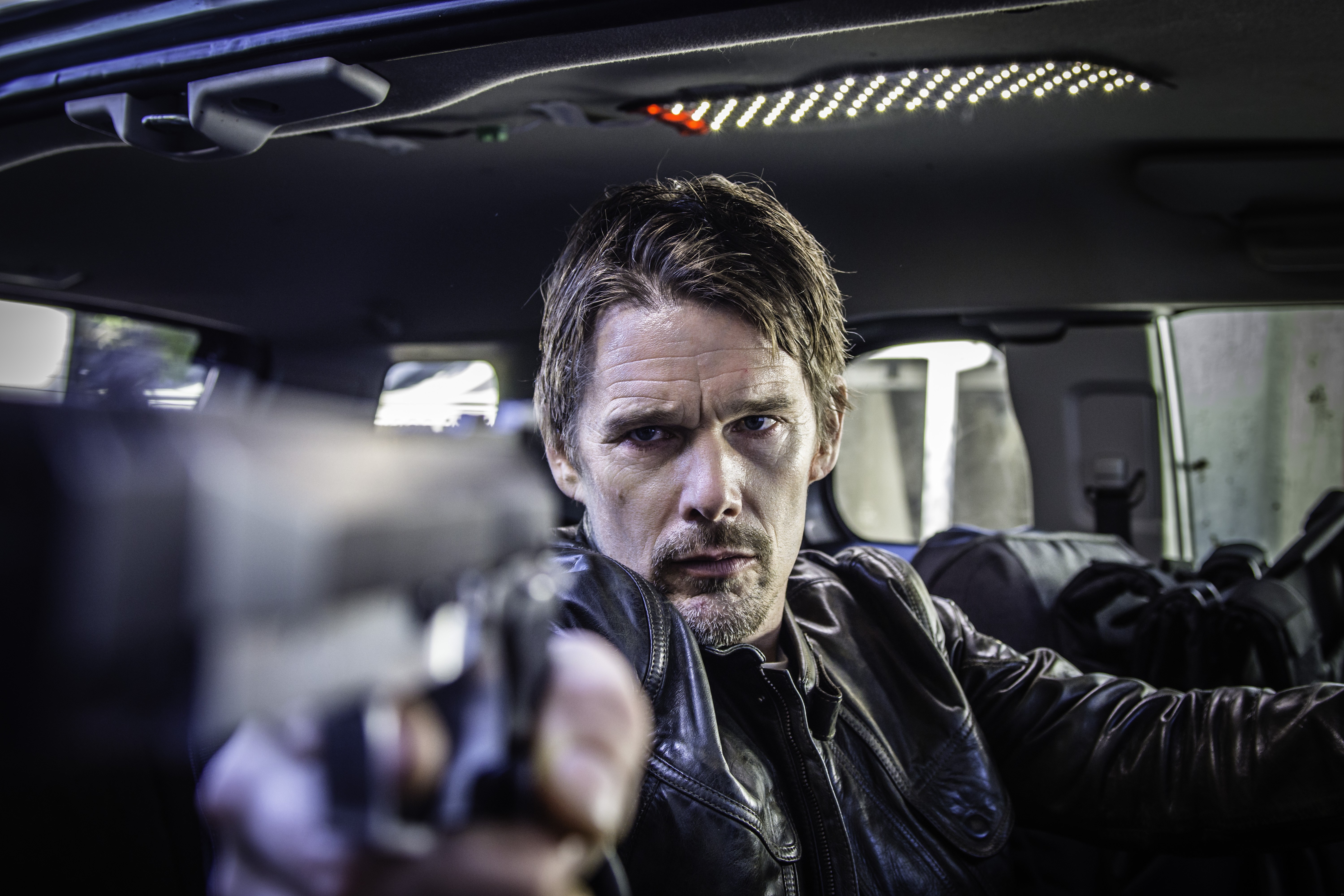 Ethan Hawke in 24 Hours to Live HD Wallpaper