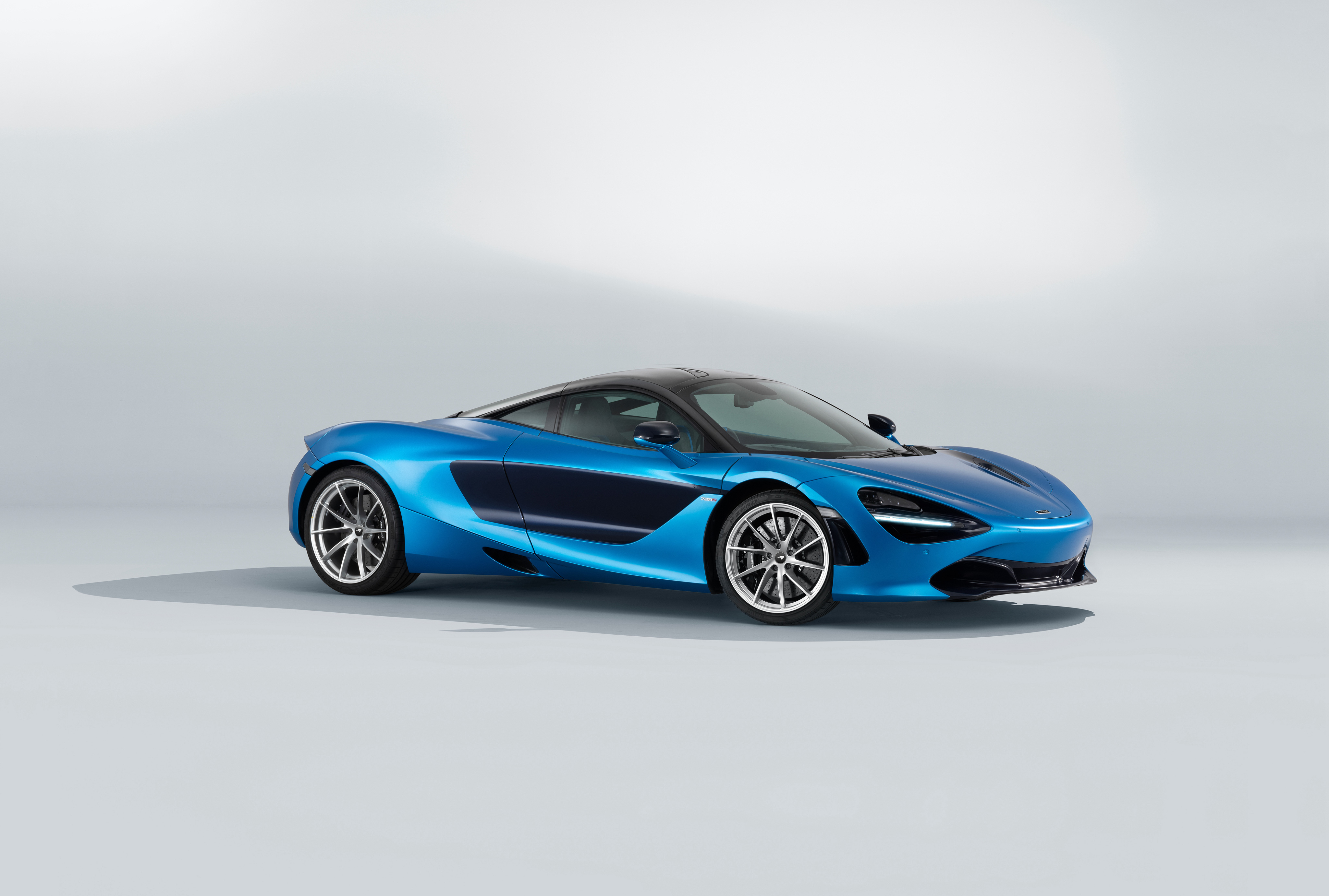 Blue McLaren 720S sports car HD Wallpaper