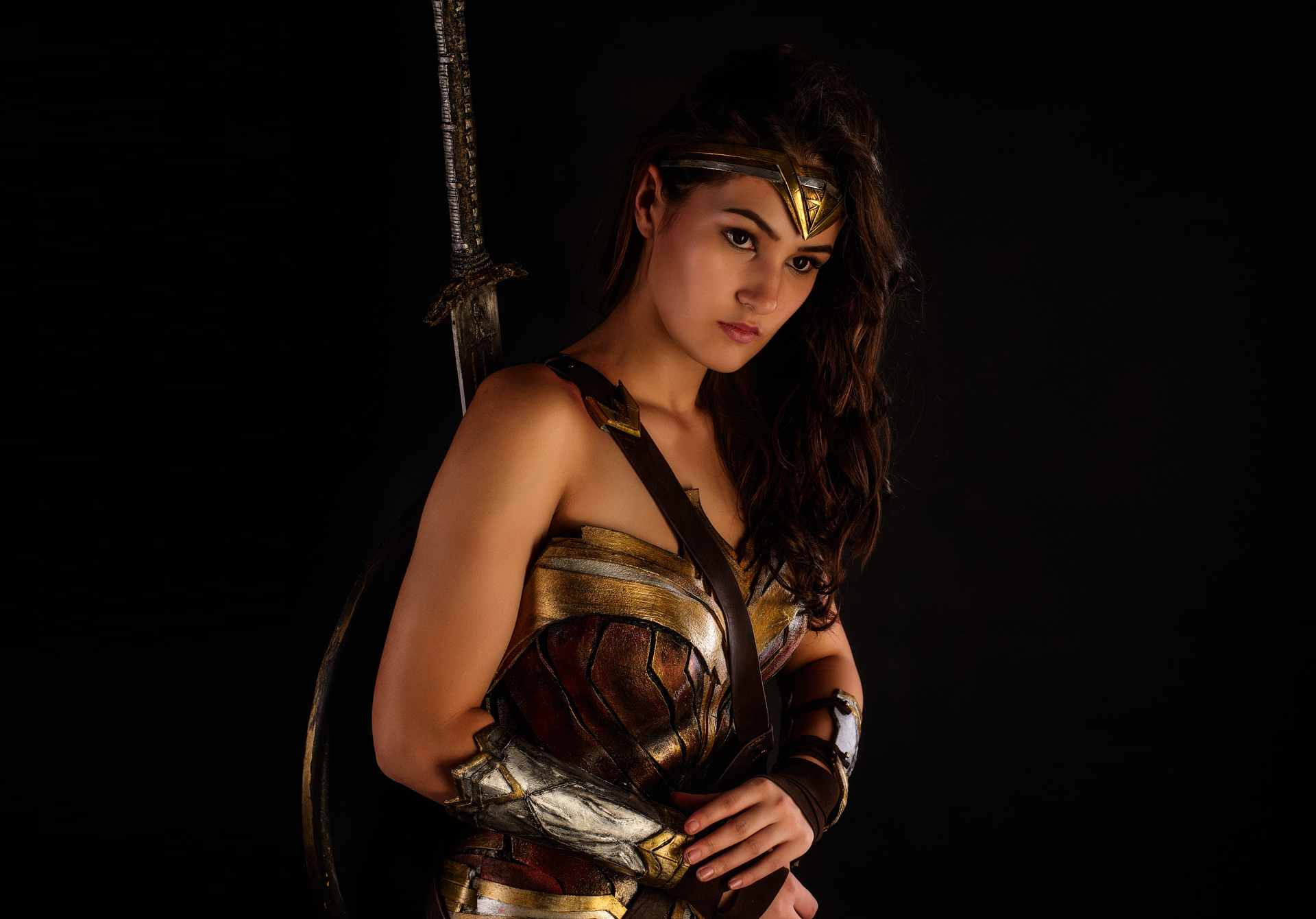 Wonder Woman cosplay with sword HD Wallpaper