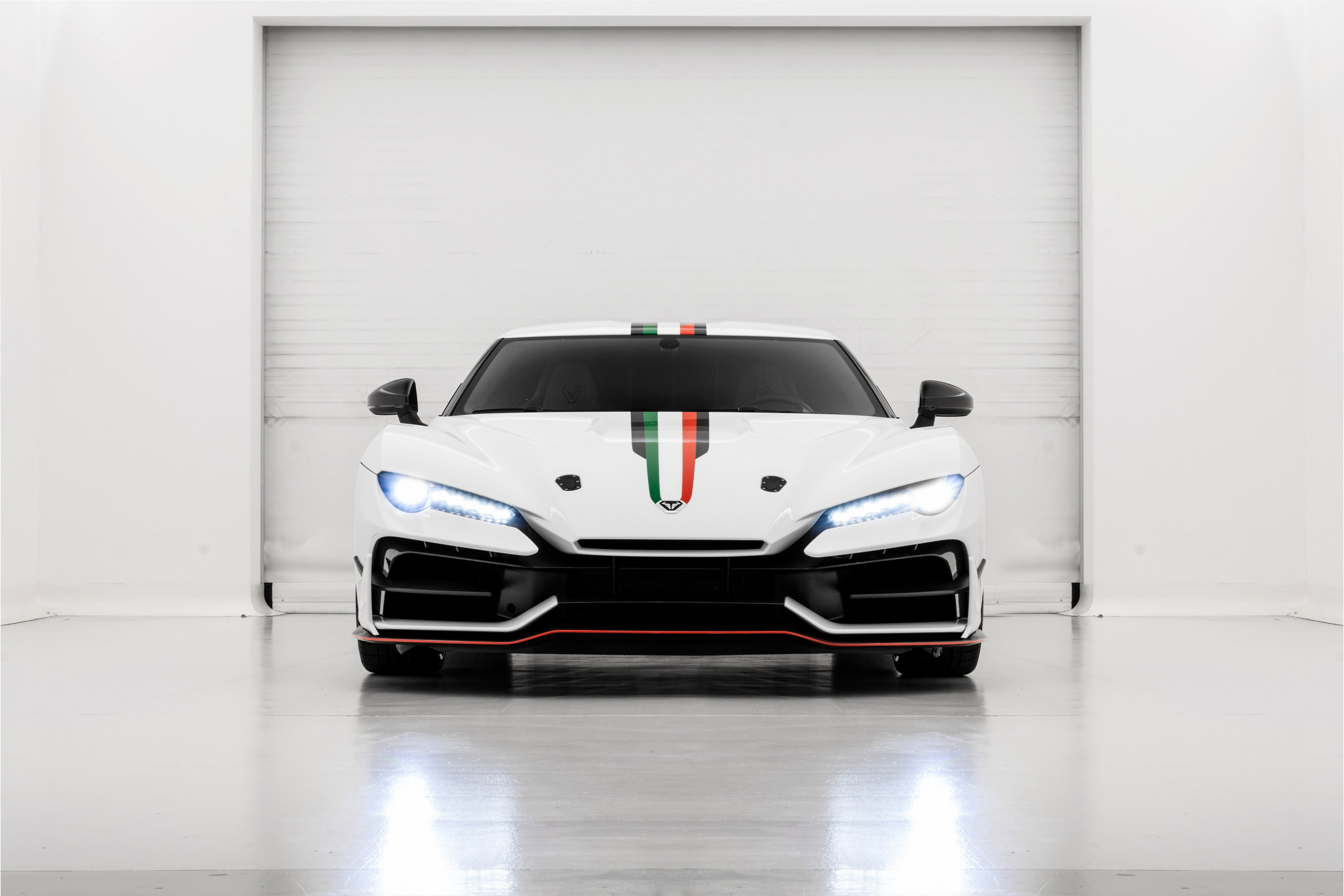White Italdesign Zerouno with racing stripes HD Wallpaper