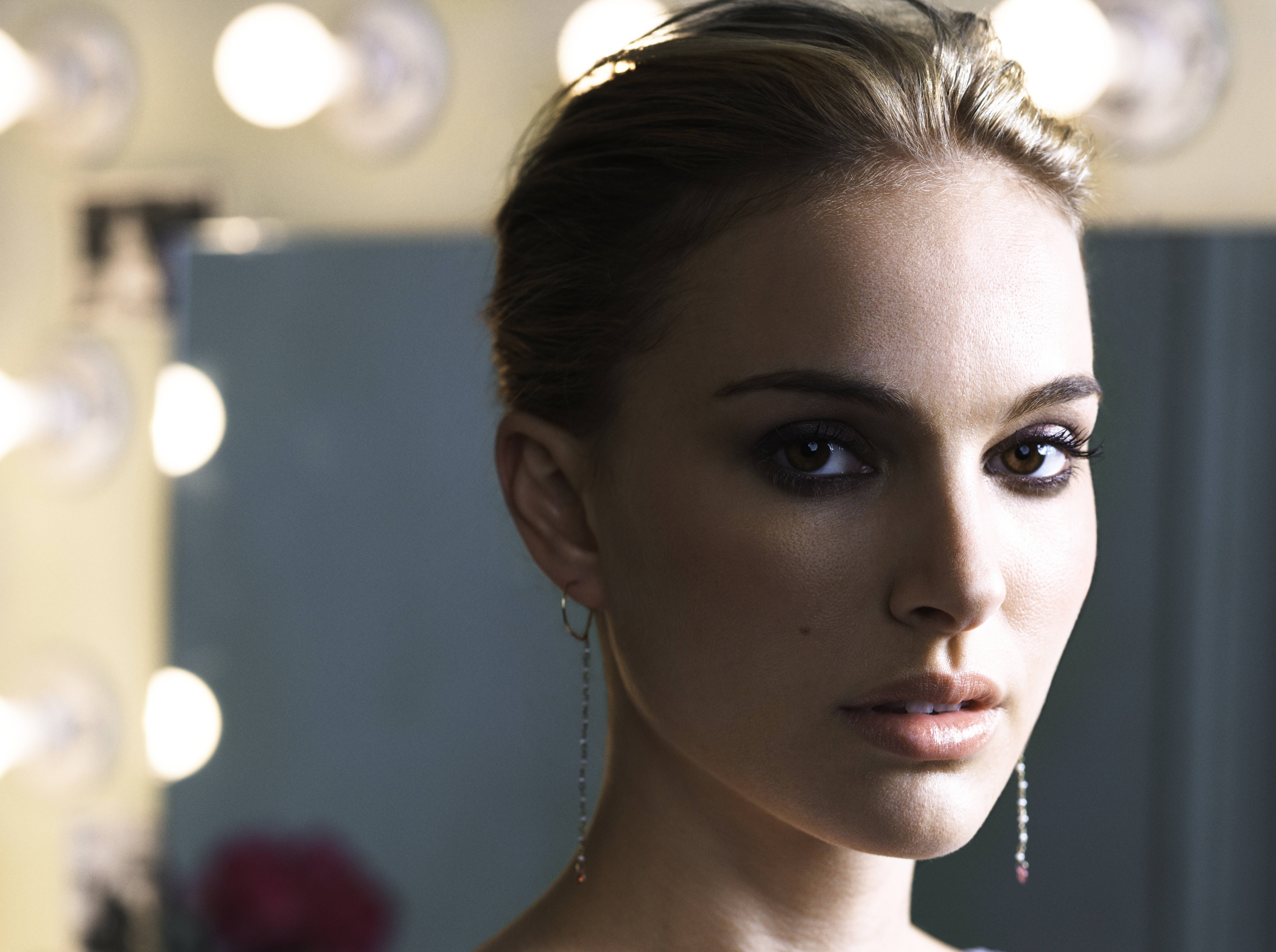 Natalie Portman Close-up Portrait HD Wallpaper