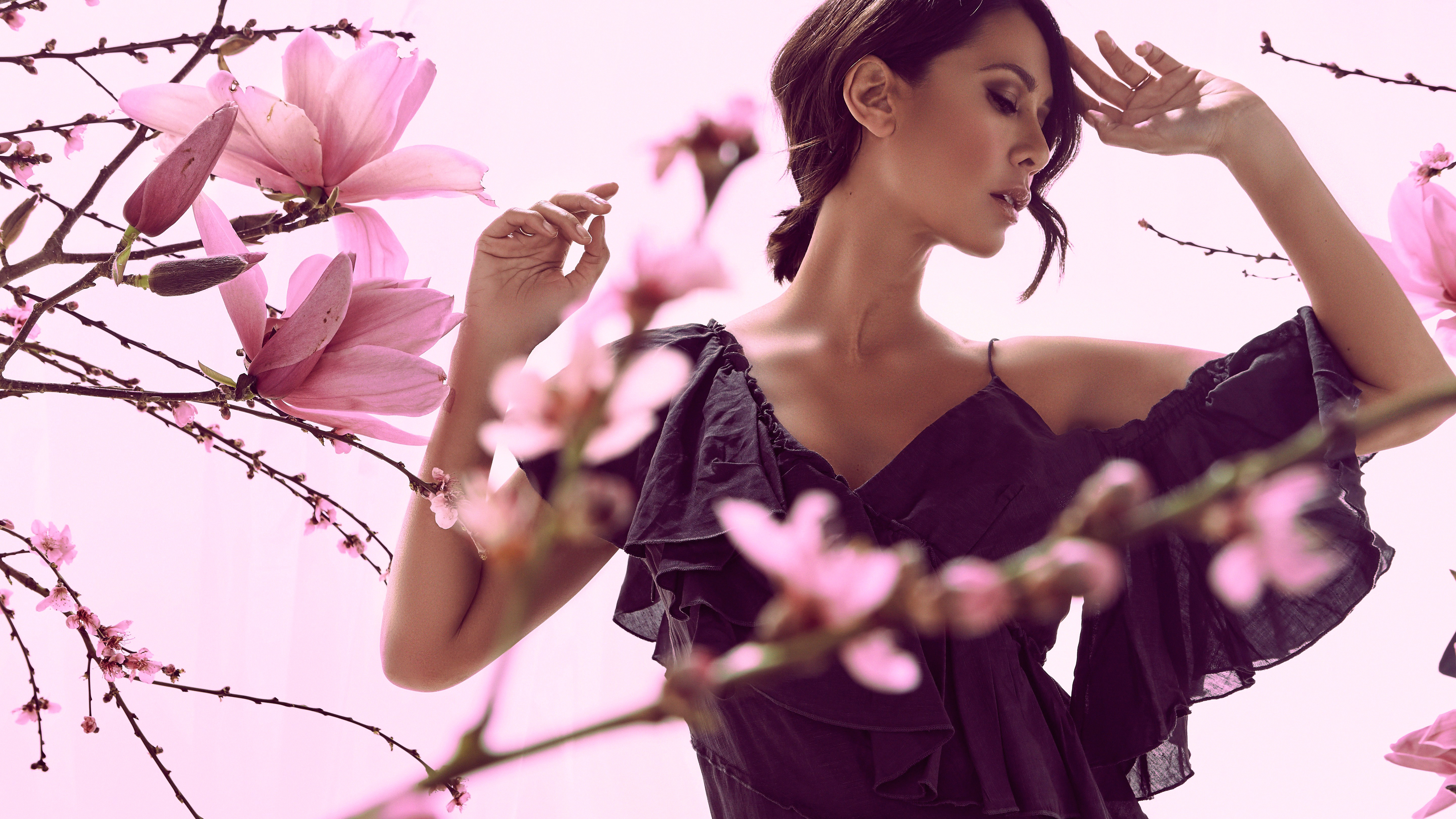Lindy Klim with pink magnolia flowers HD Wallpaper