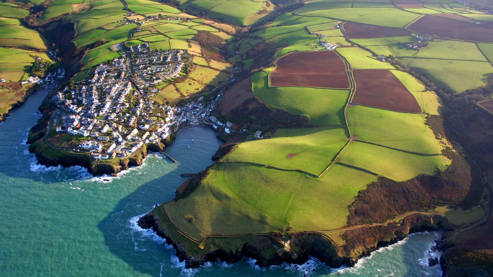 Port Isaac aerial view, Cornwall, UK HD Wallpaper