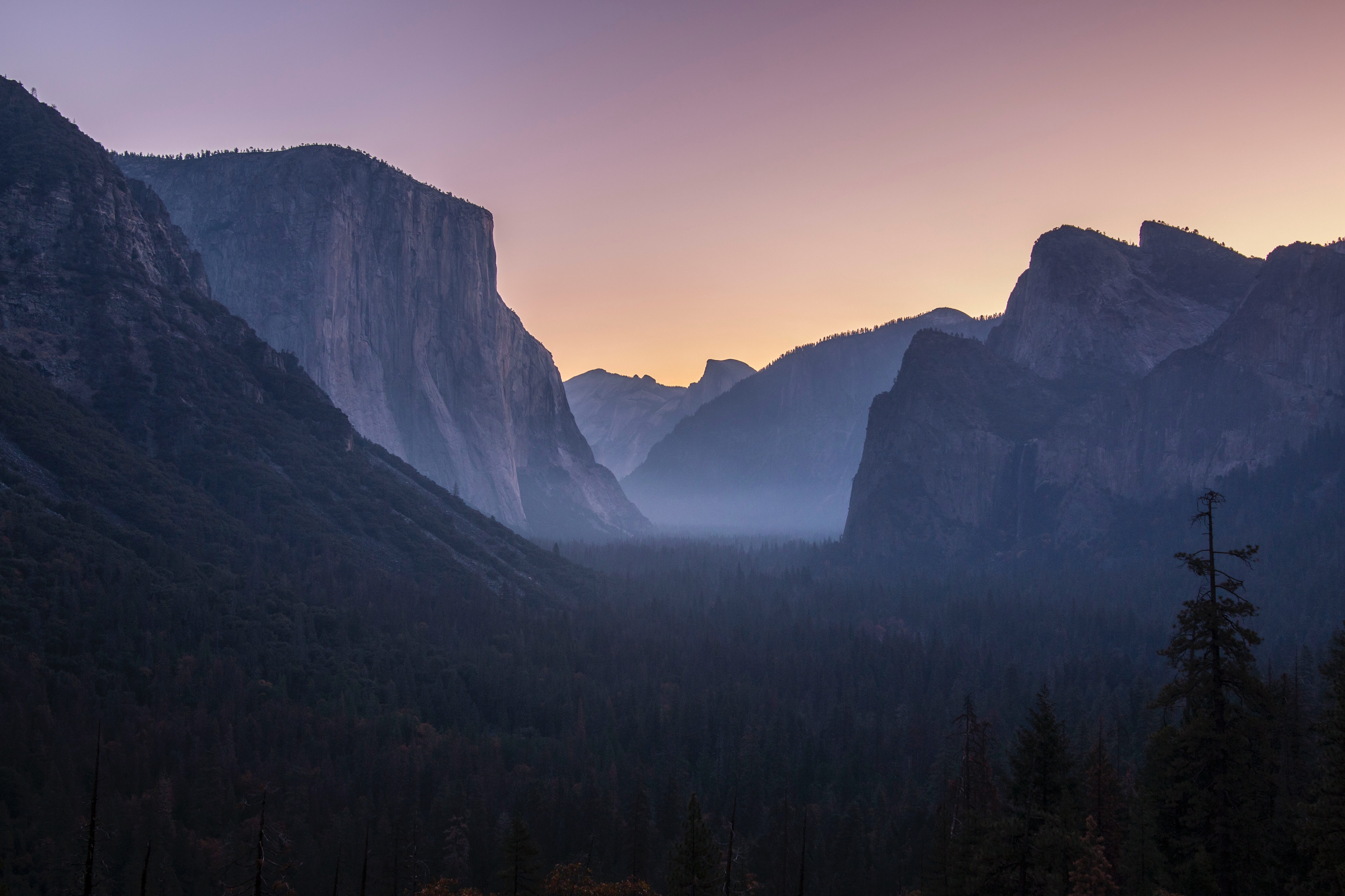 Yosemite Valley mountains at sunrise with fog HD Wallpaper