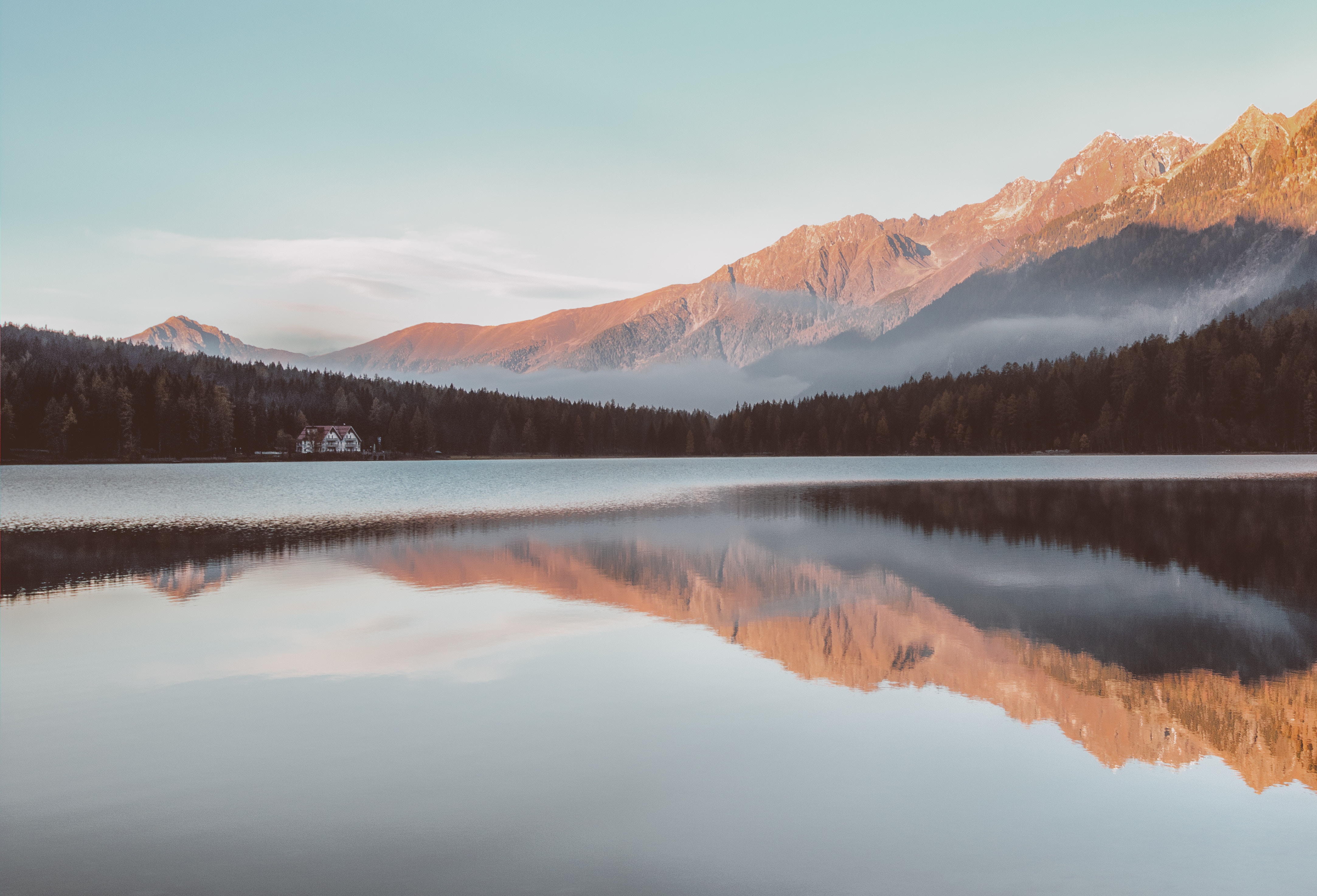 Lake reflection of mountains and forest HD Wallpaper