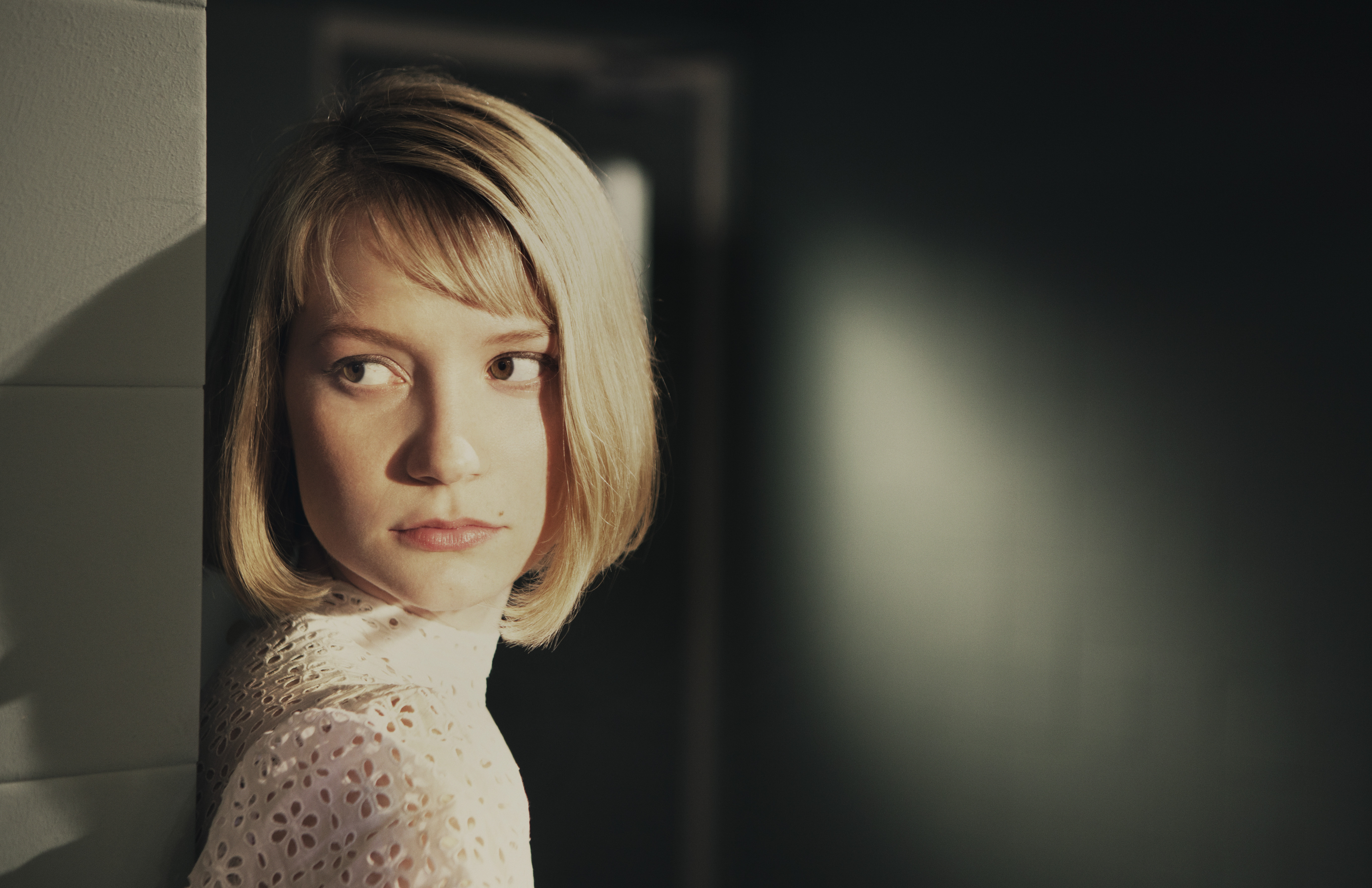 Mia Wasikowska looking away from the camera HD Wallpaper