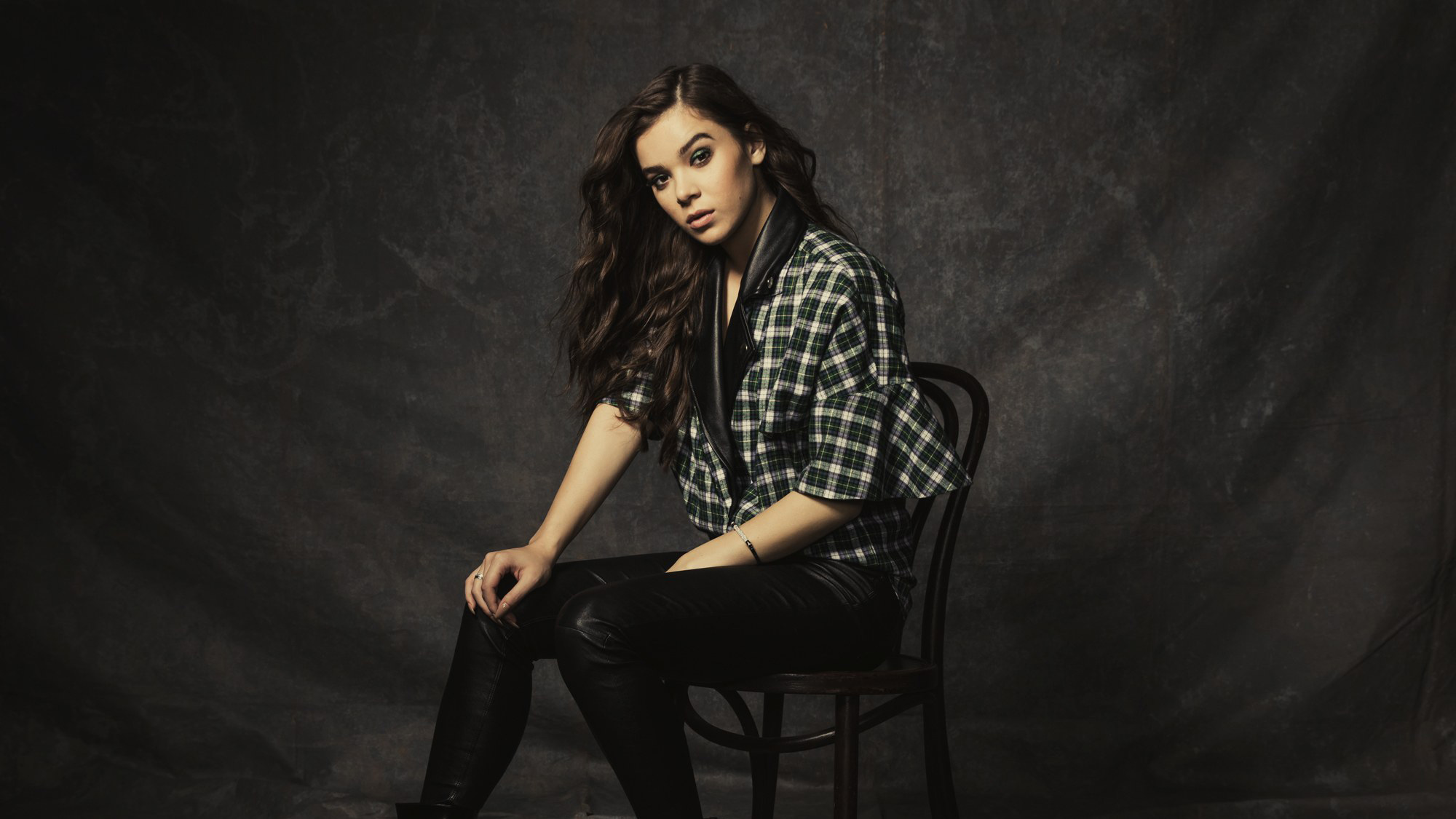 Hailee Steinfeld sitting on a chair HD Wallpaper