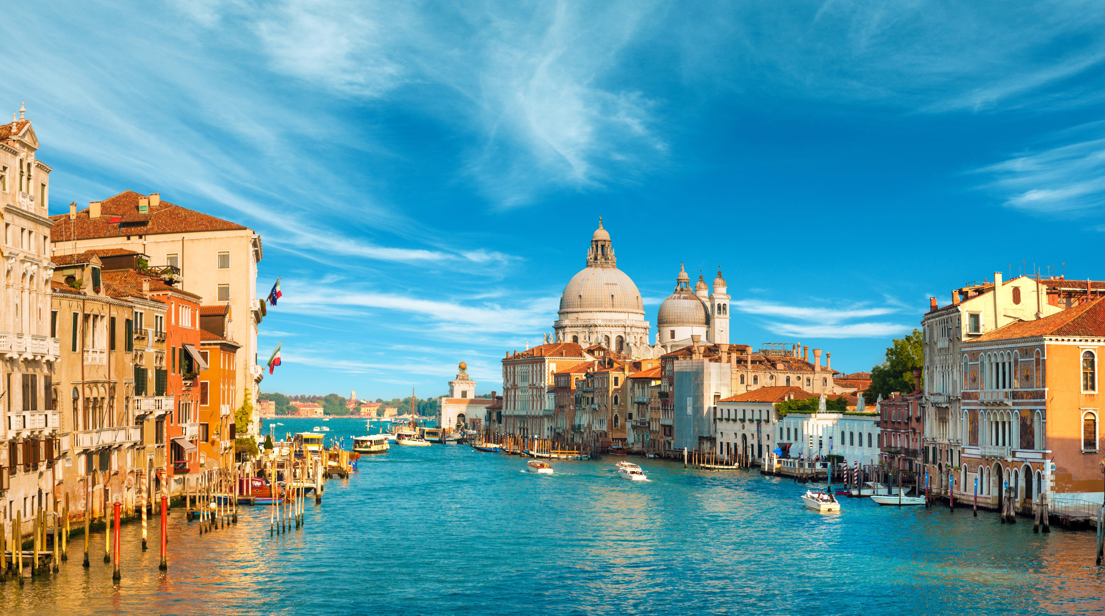 Venice Canal with Buildings and Boats HD Wallpaper