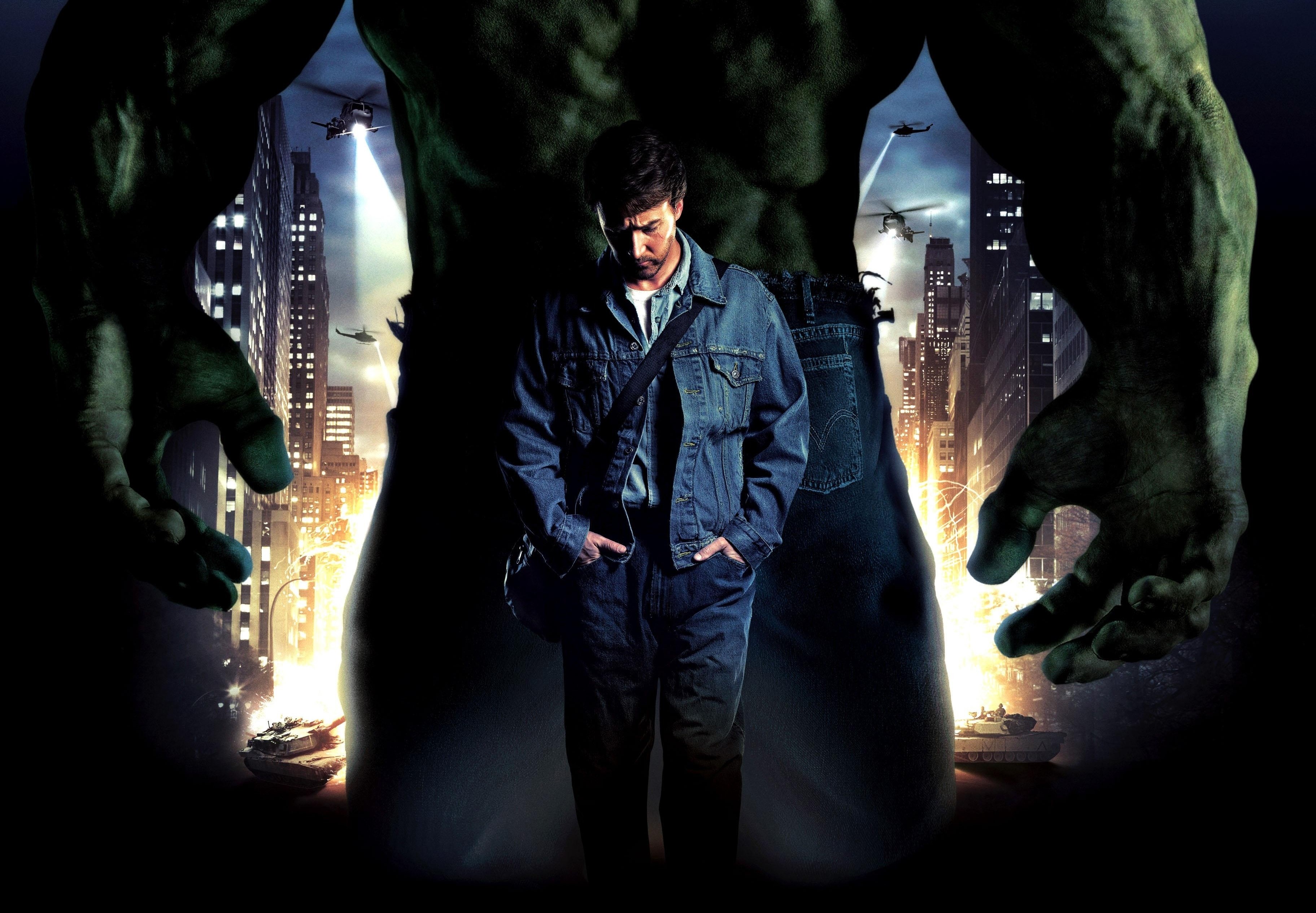 The Incredible Hulk Bruce Banner in City HD Wallpaper