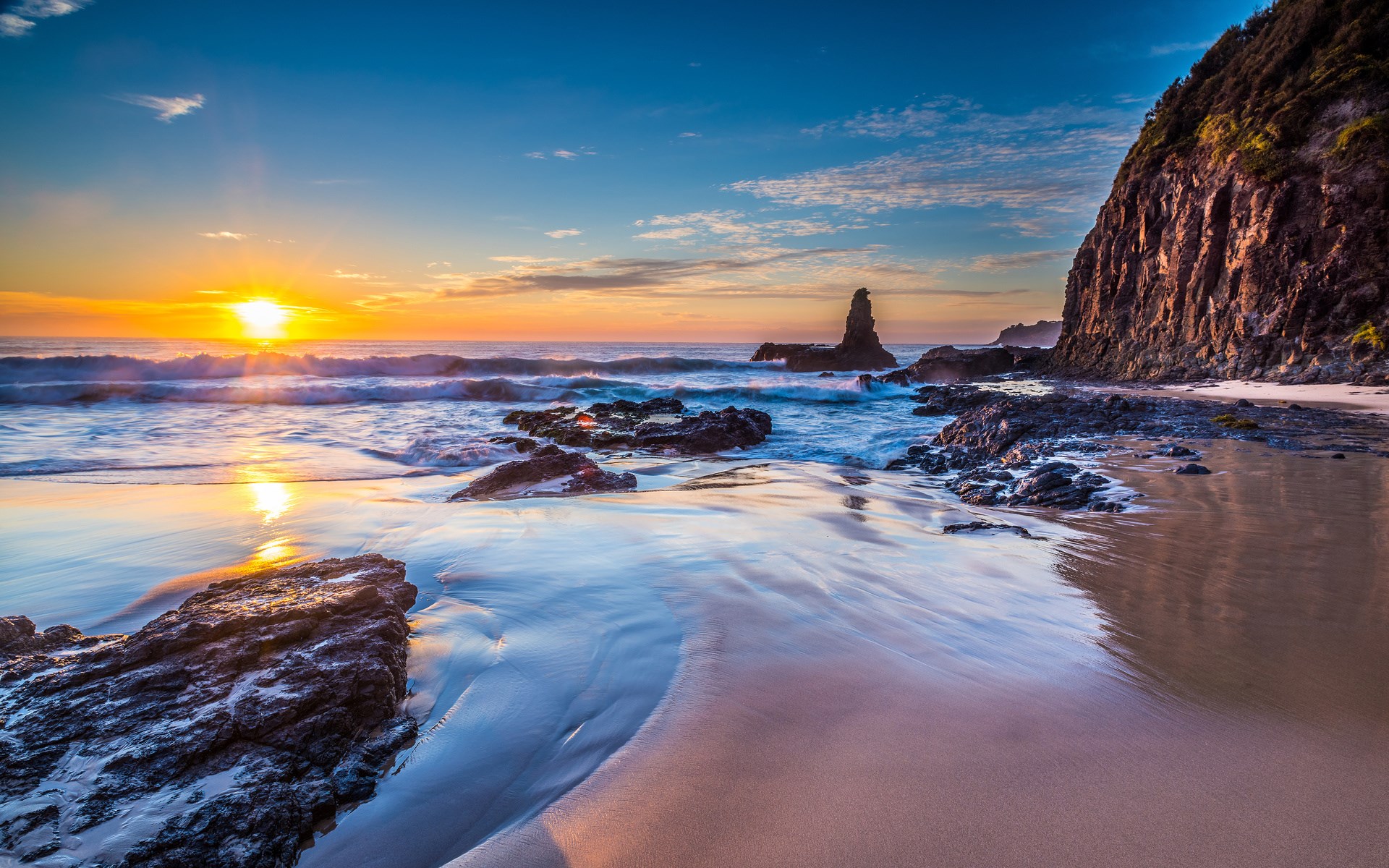 Sunset over rocky beach with ocean waves HD Wallpaper
