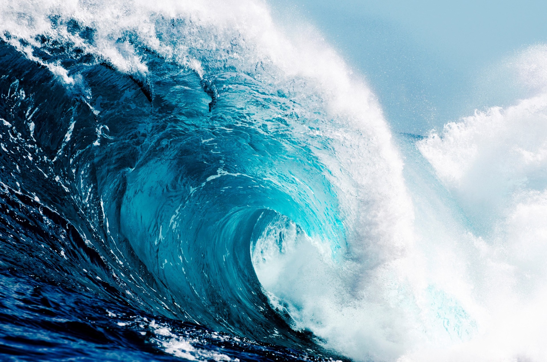Powerful Ocean Wave Crashing with White Foam HD Wallpaper