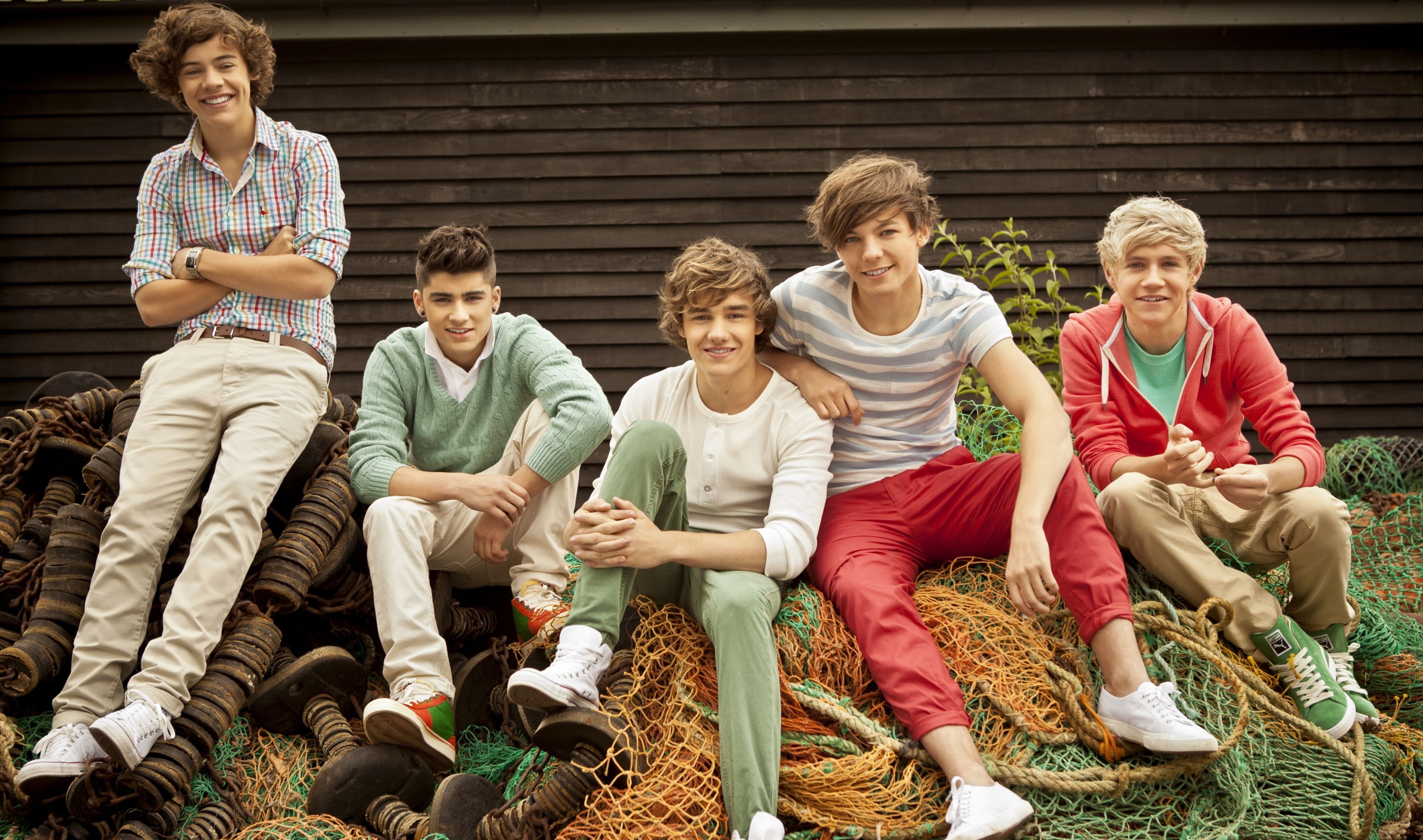 One Direction 4K Group Photo Sitting Outdoors HD Wallpaper