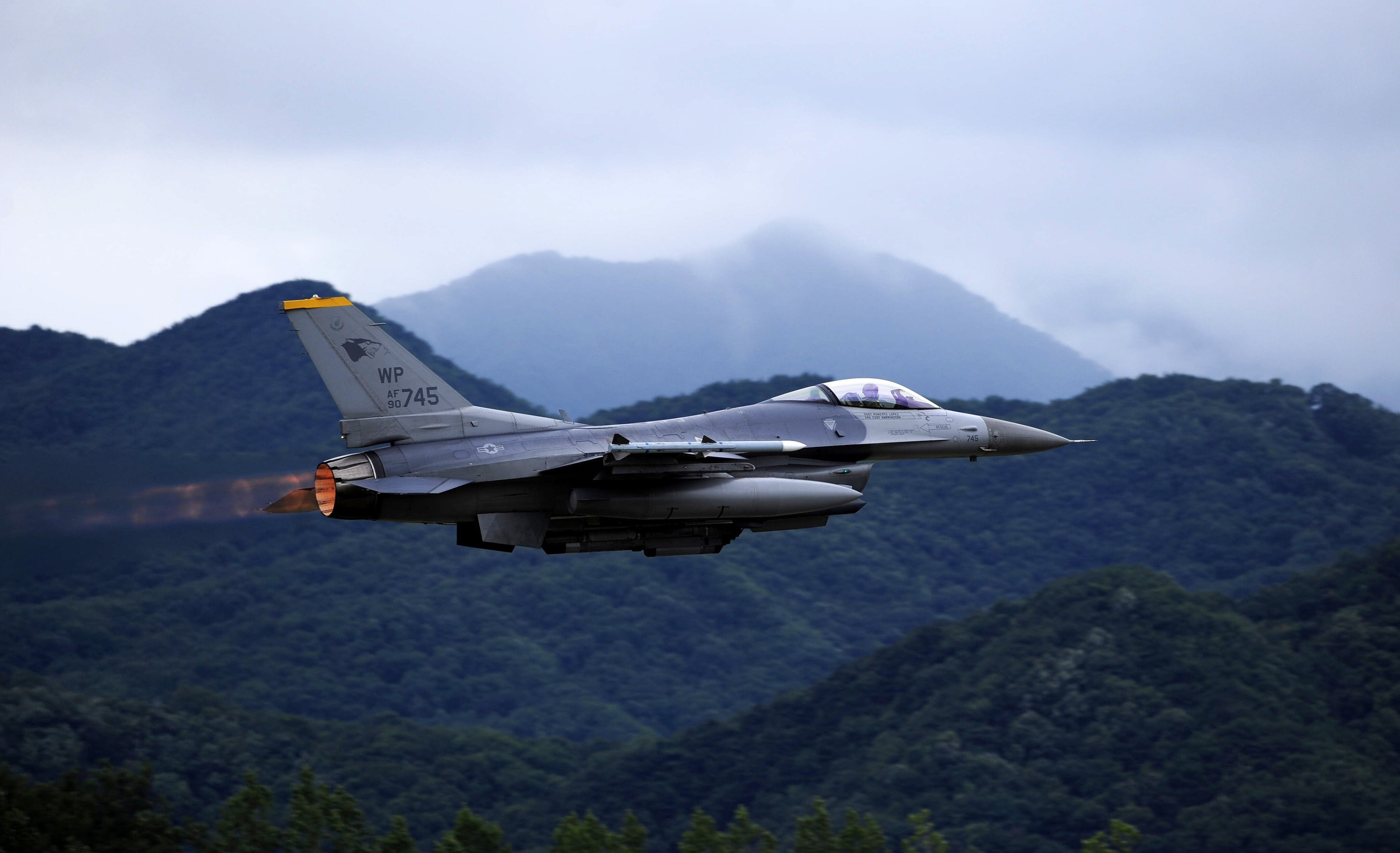 F-16 fighter jet flying over mountains HD Wallpaper