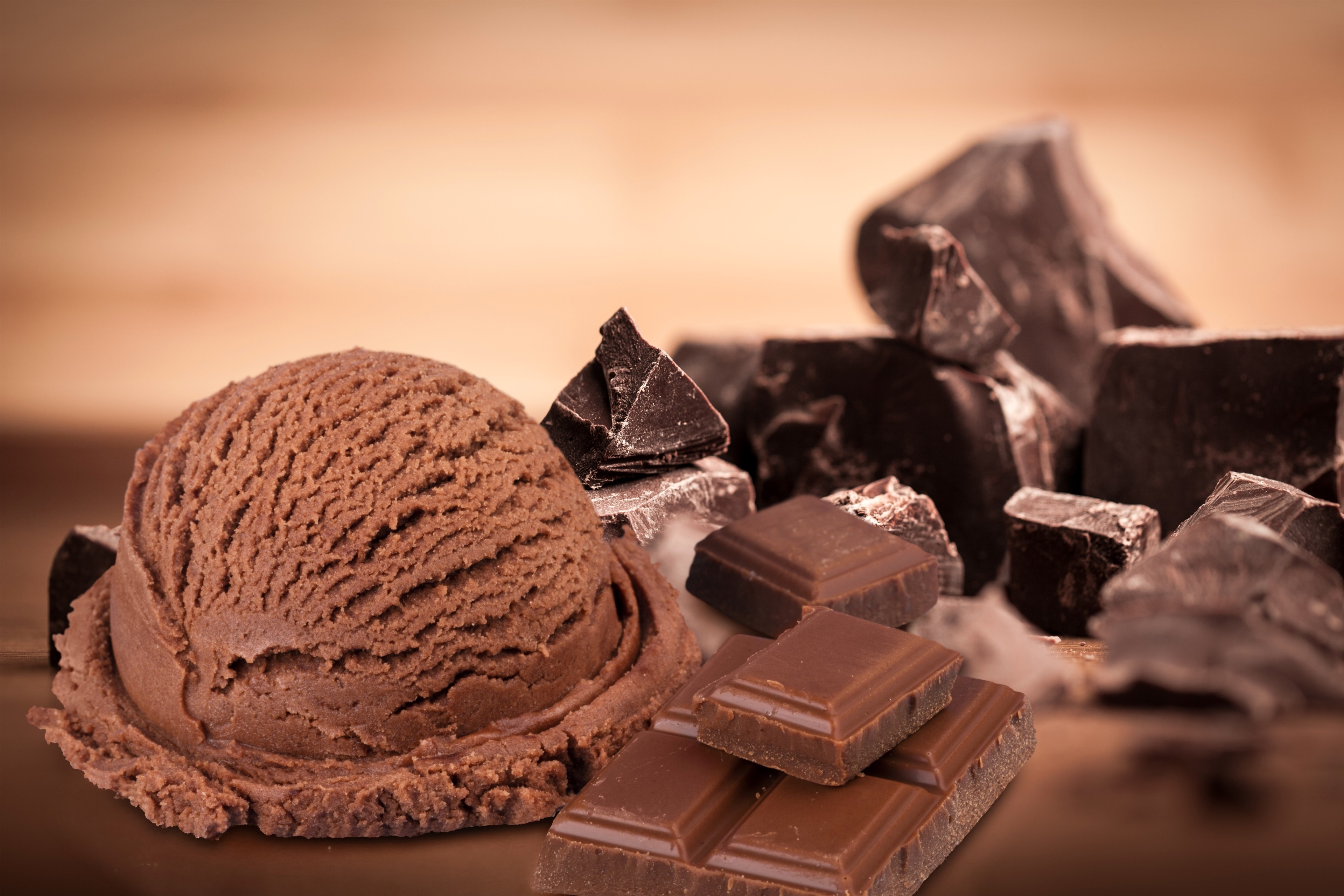 Chocolate ice cream scoop with chocolate chunks HD Wallpaper